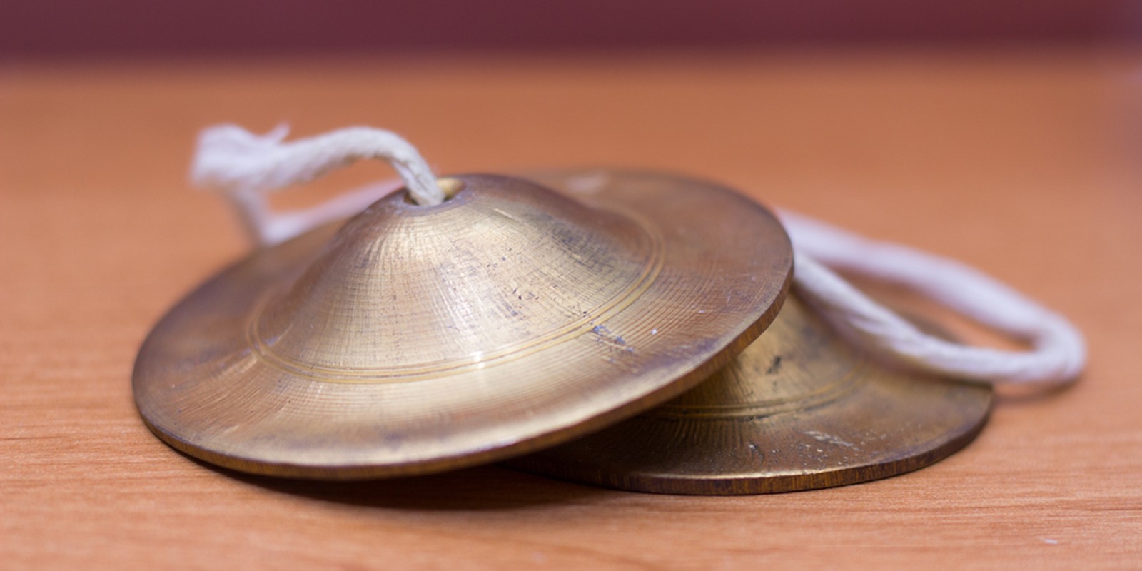 Fingercymbals mit Halteschnüren