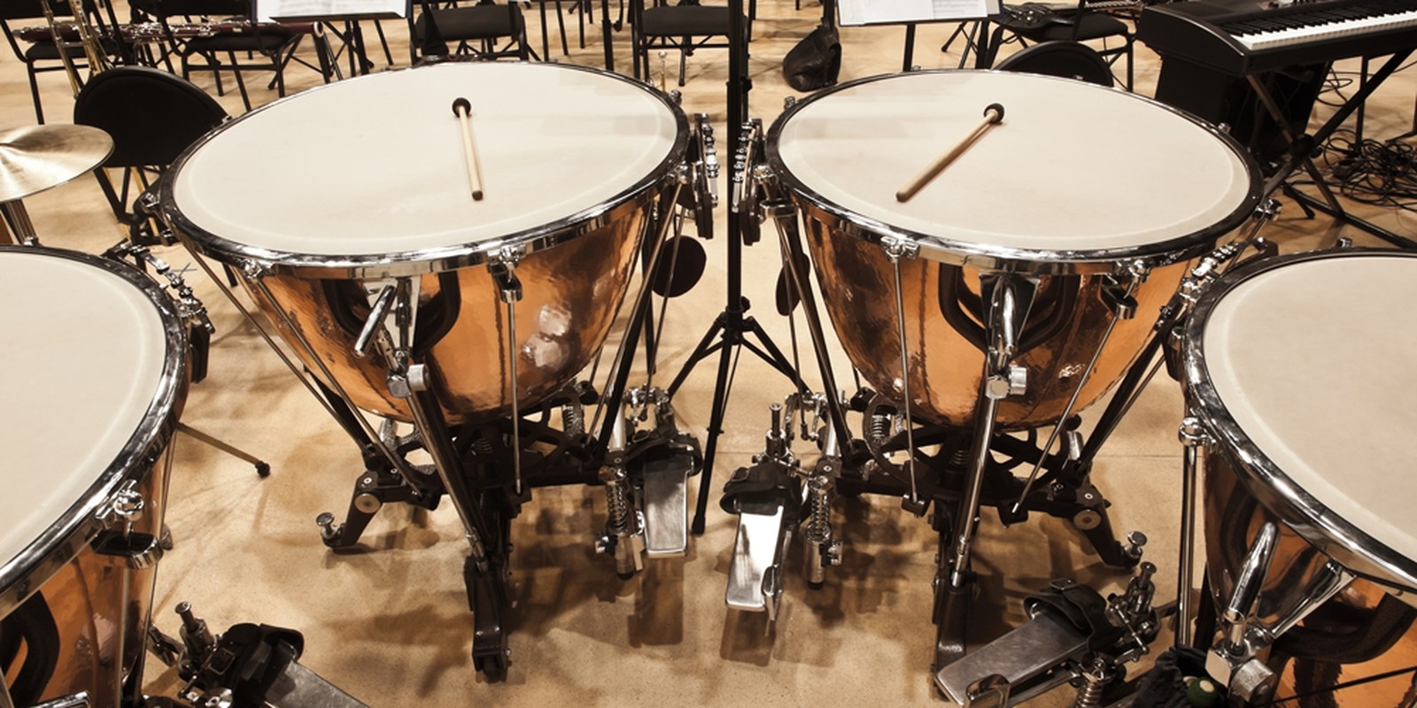 Kesselpauken auf Orchesterbühne