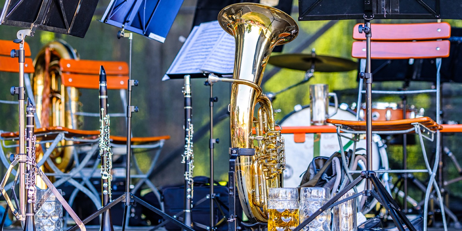 Tuba auf Ständer