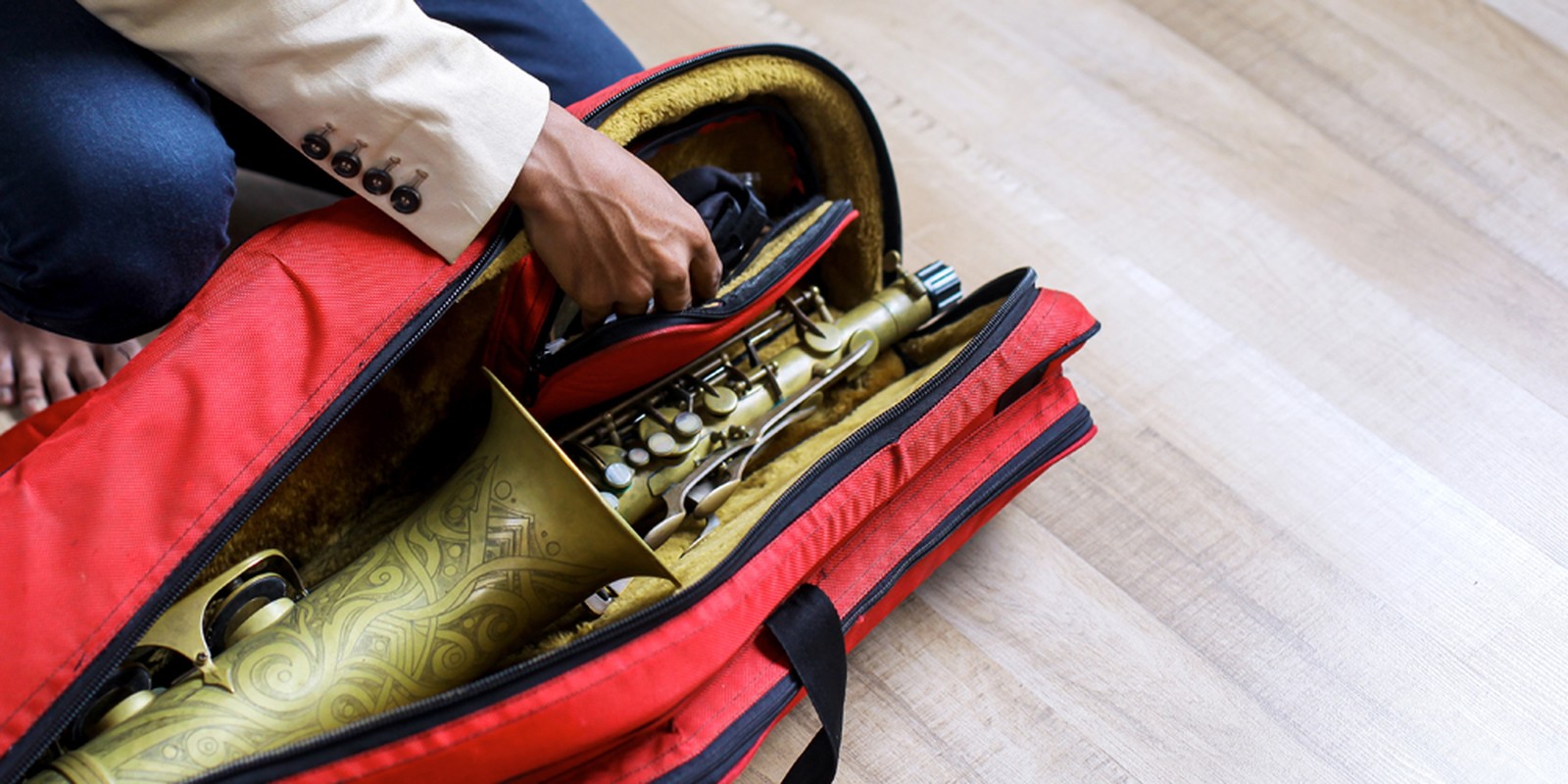 Etui mit Saxophon