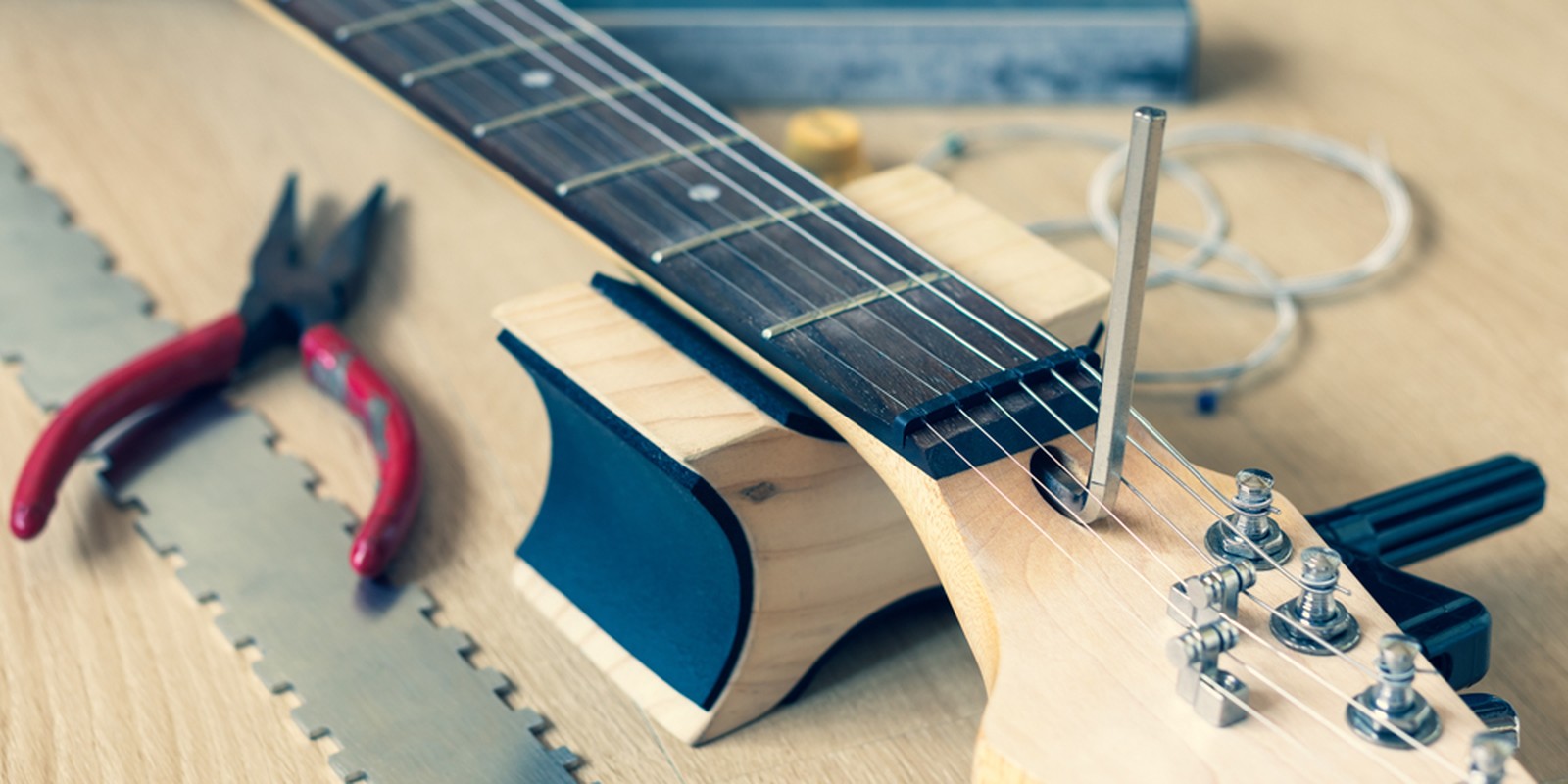 Werkzeuge zur Reparatur und Justierung einer E-Gitarre