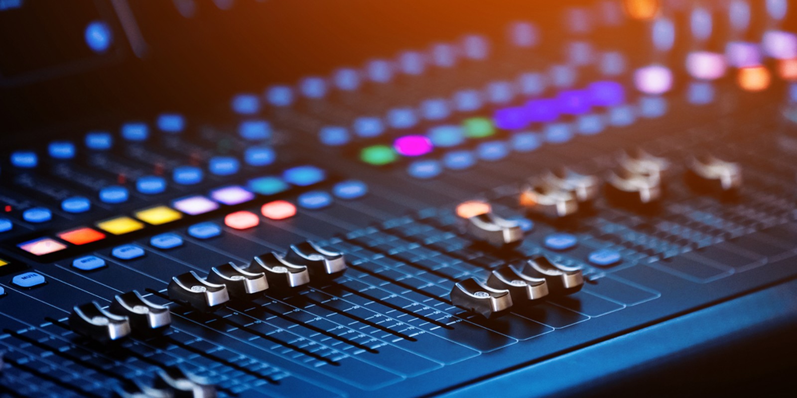 Fader eines digitalen Recording-Mischpultes