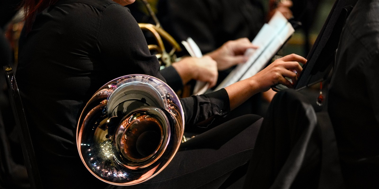 Hornist mit Instrument