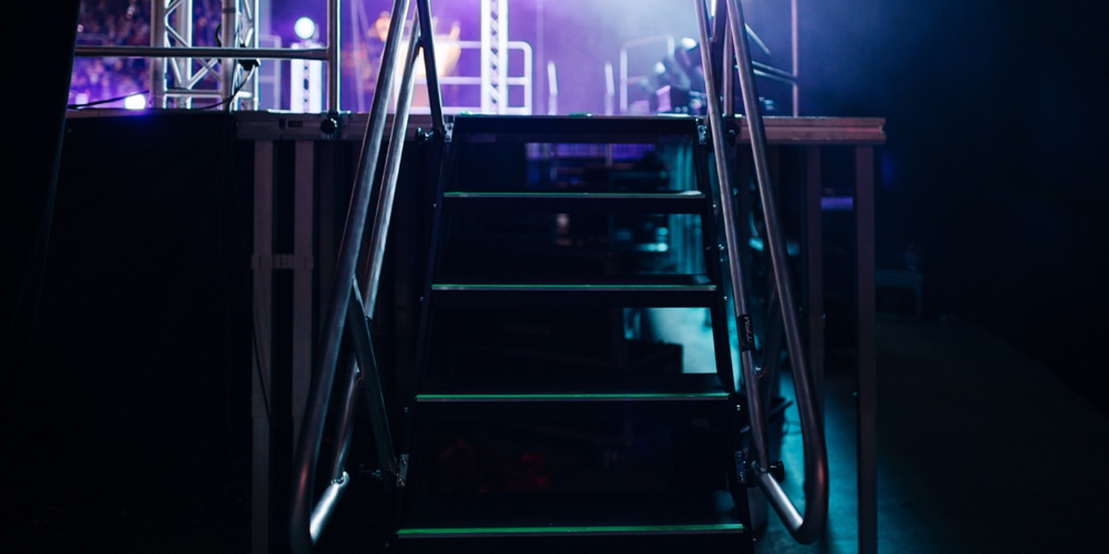 Treppe an einer Konzertbühne