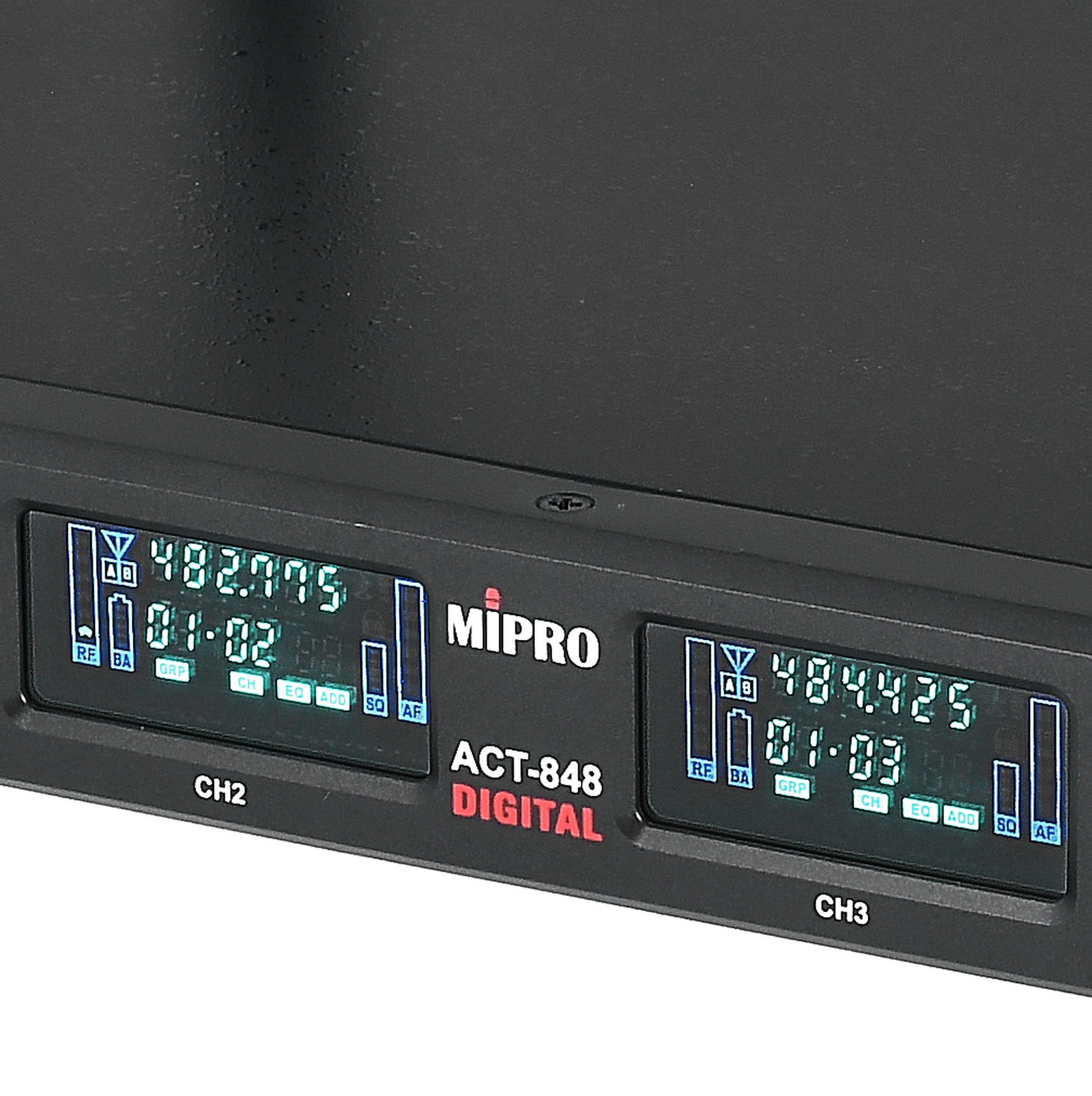 Screens on the Mipro ACT-848 5UA, digital UHF 4-channel receiver