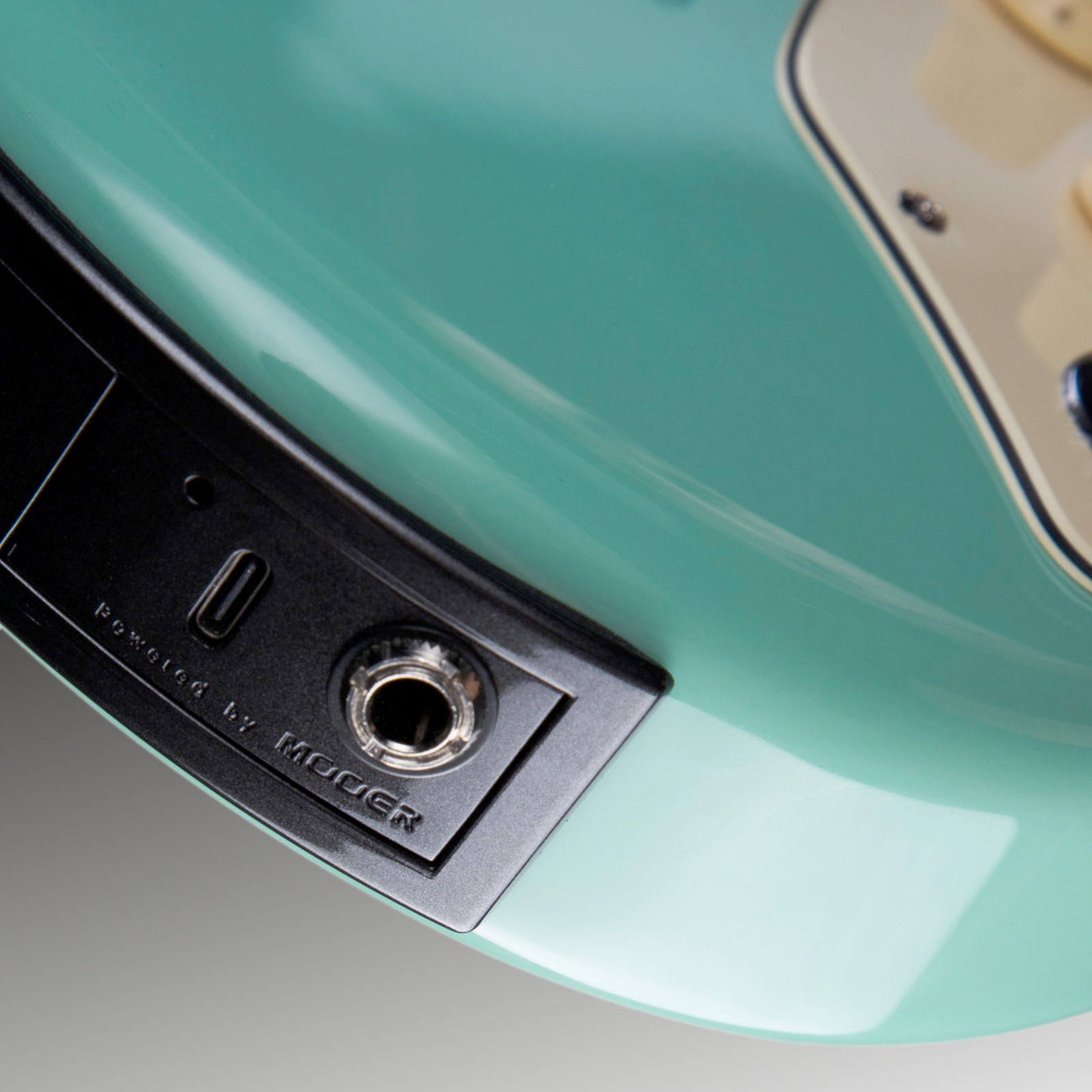 Connections on the Mooer GTRS Guitar Professional 801 MG