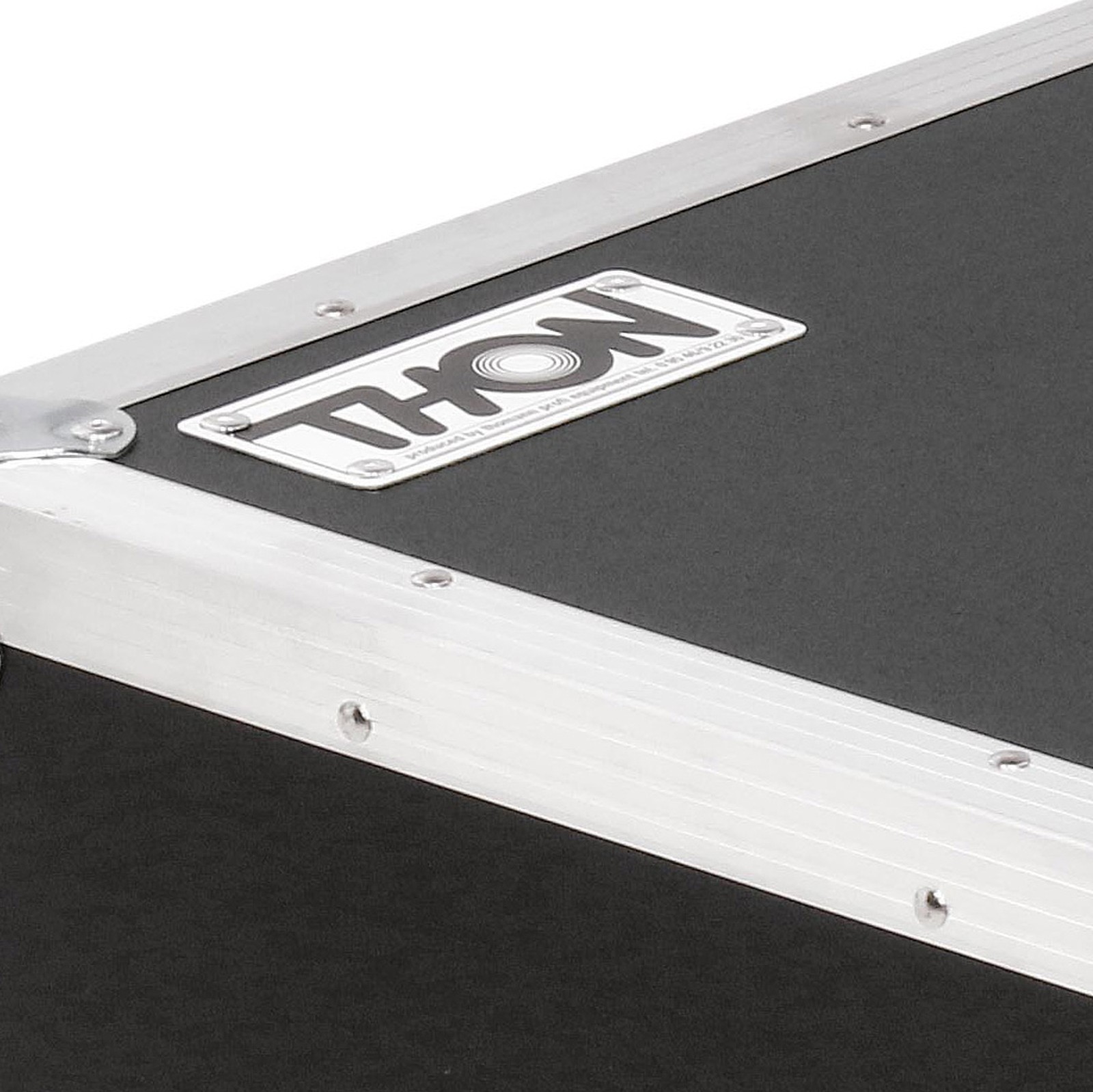 Herstellerlogo auf dem Thon Mixercase Midas M 32R PB