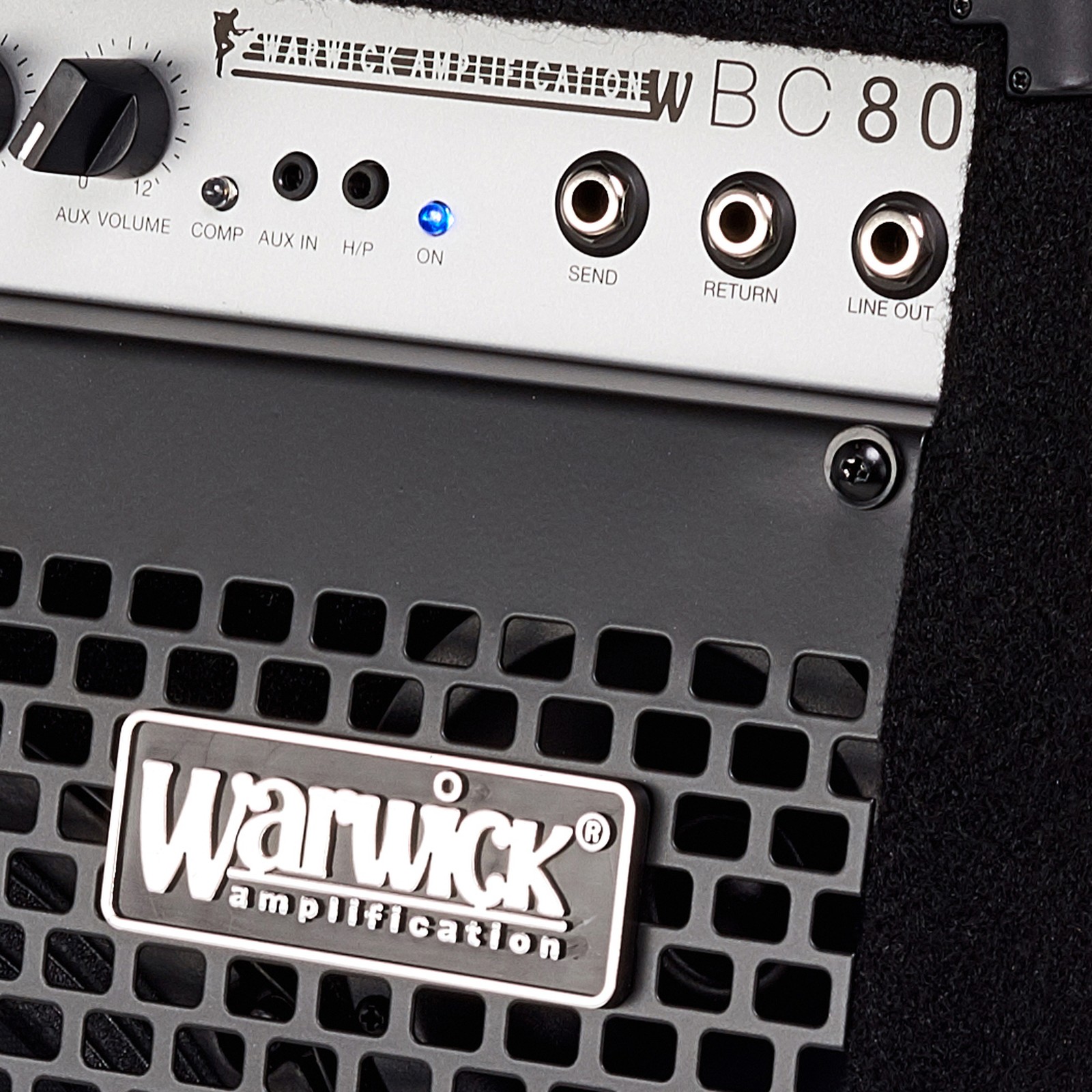 Herstellerlogo auf dem Frontgitter des Warwick BC 80 Basscombos