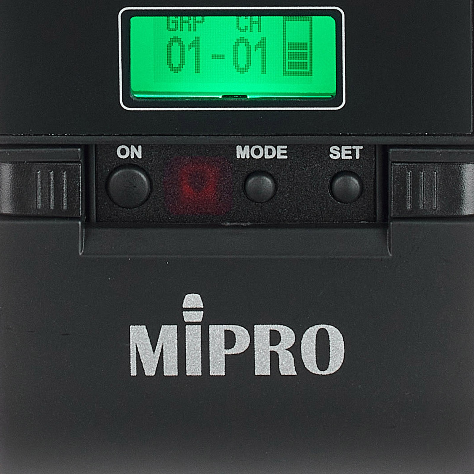 Display des Mipro ACT-500T Taschensenders