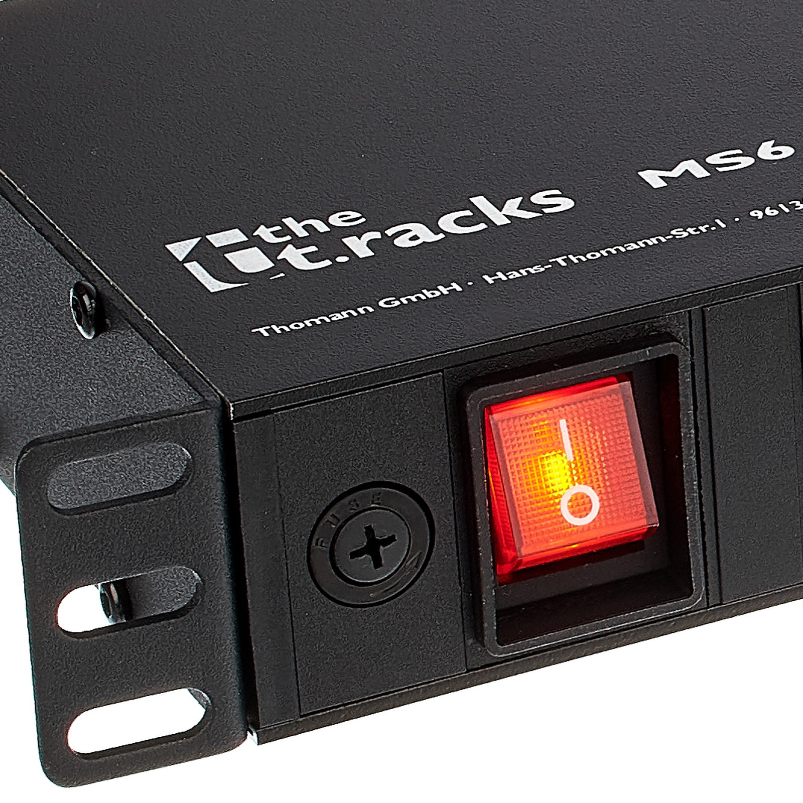 On/off switch of 19" rack-format power distributor