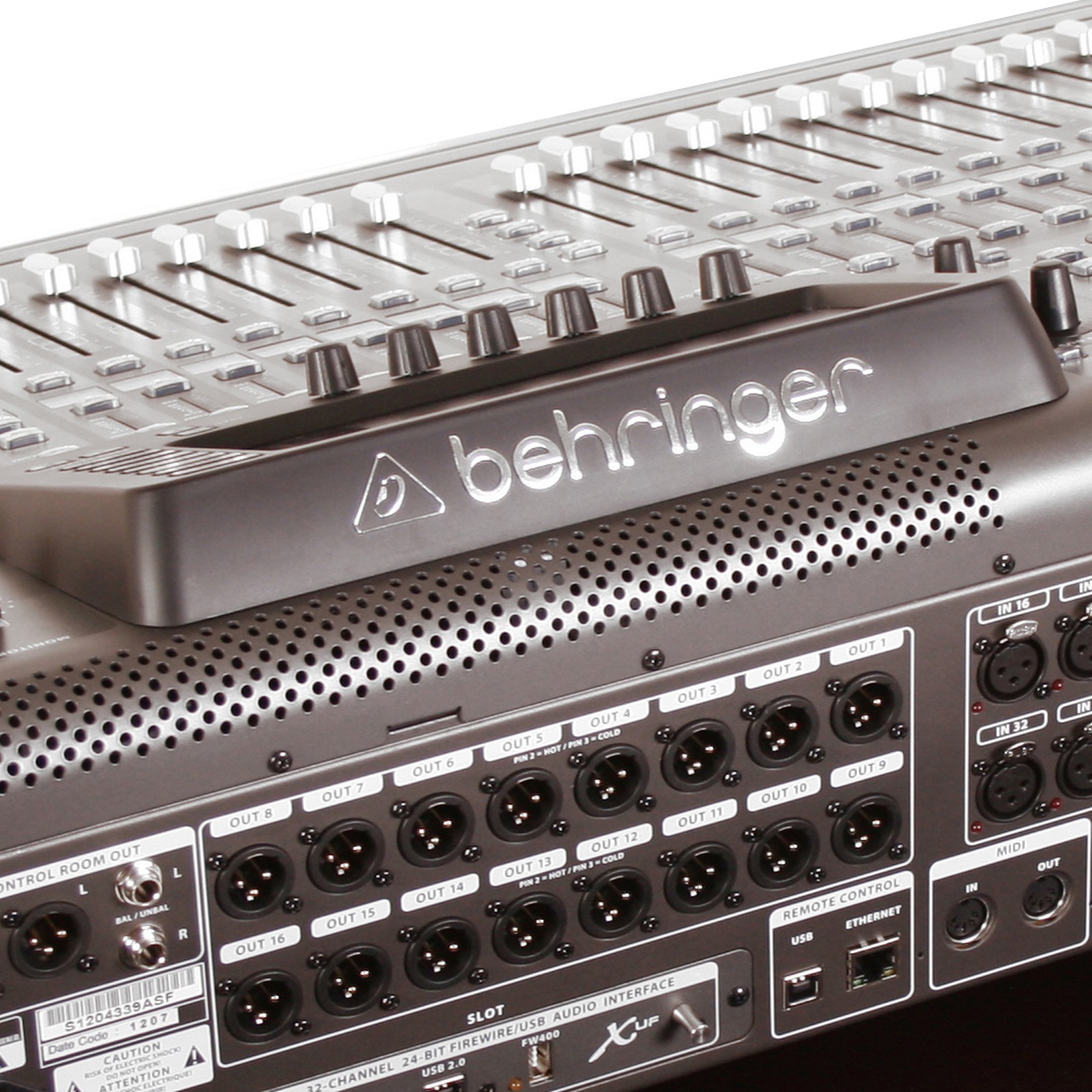 Outputs am Behringer X32 32-Kanal 16-Bus Digitalmischpult