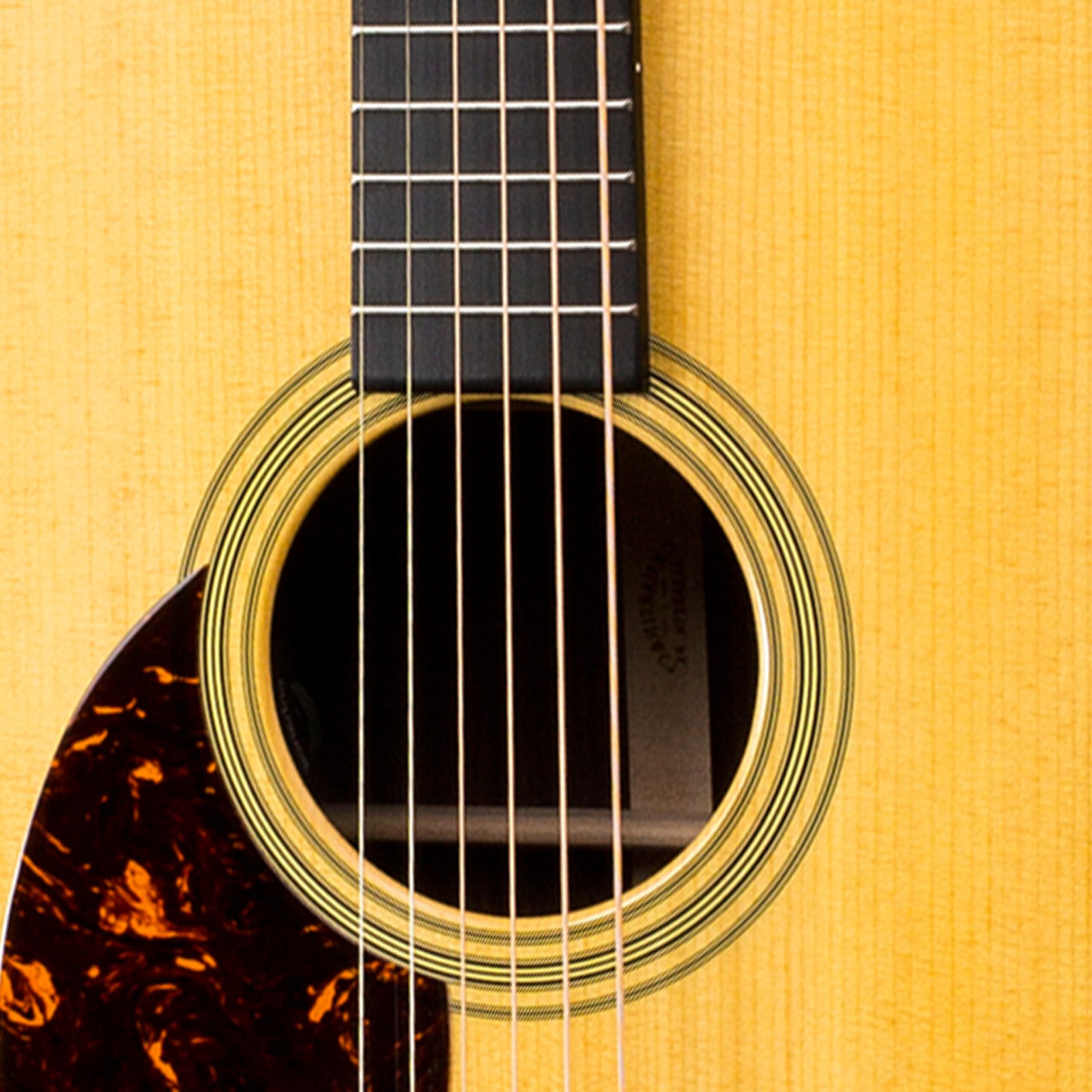 Schallloch der Martin Guitars OM28E LRB LH