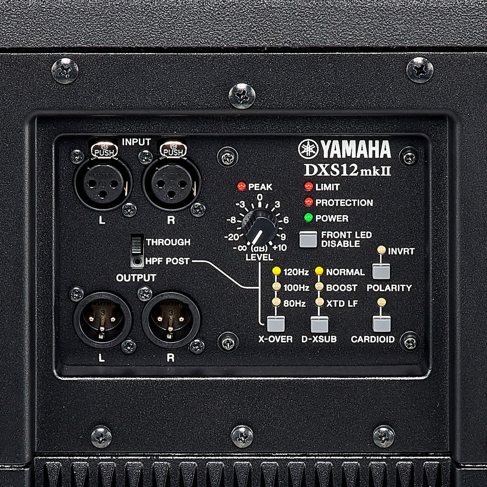 Anschlüsse auf der Rückseite vom Yamaha DXS12 MKII Aktiv-Subwoofer