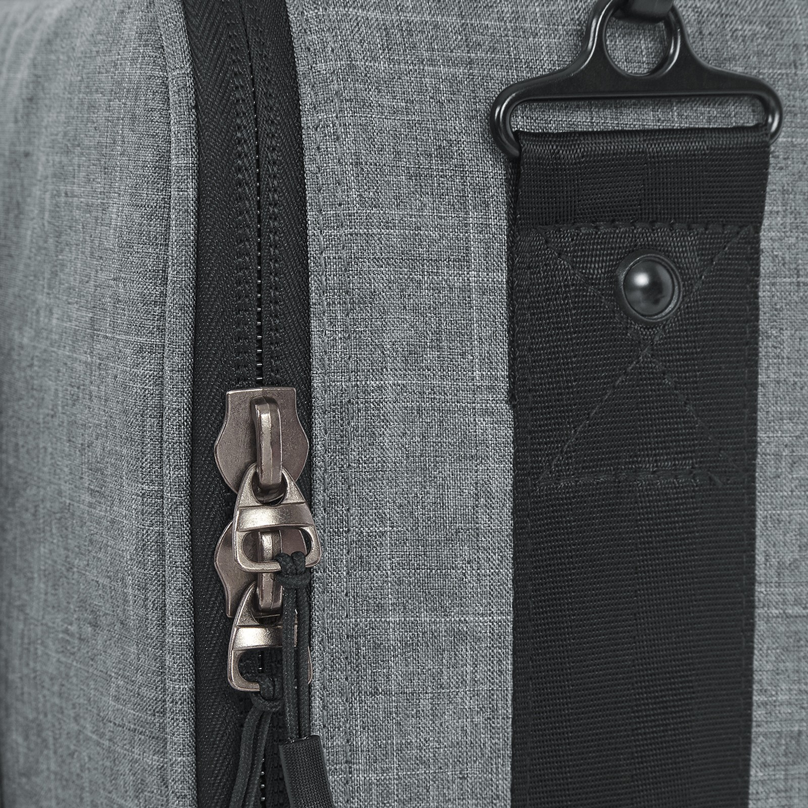 Reißverschluss und Gurt der Gator GT-2412-GRY Tasche
