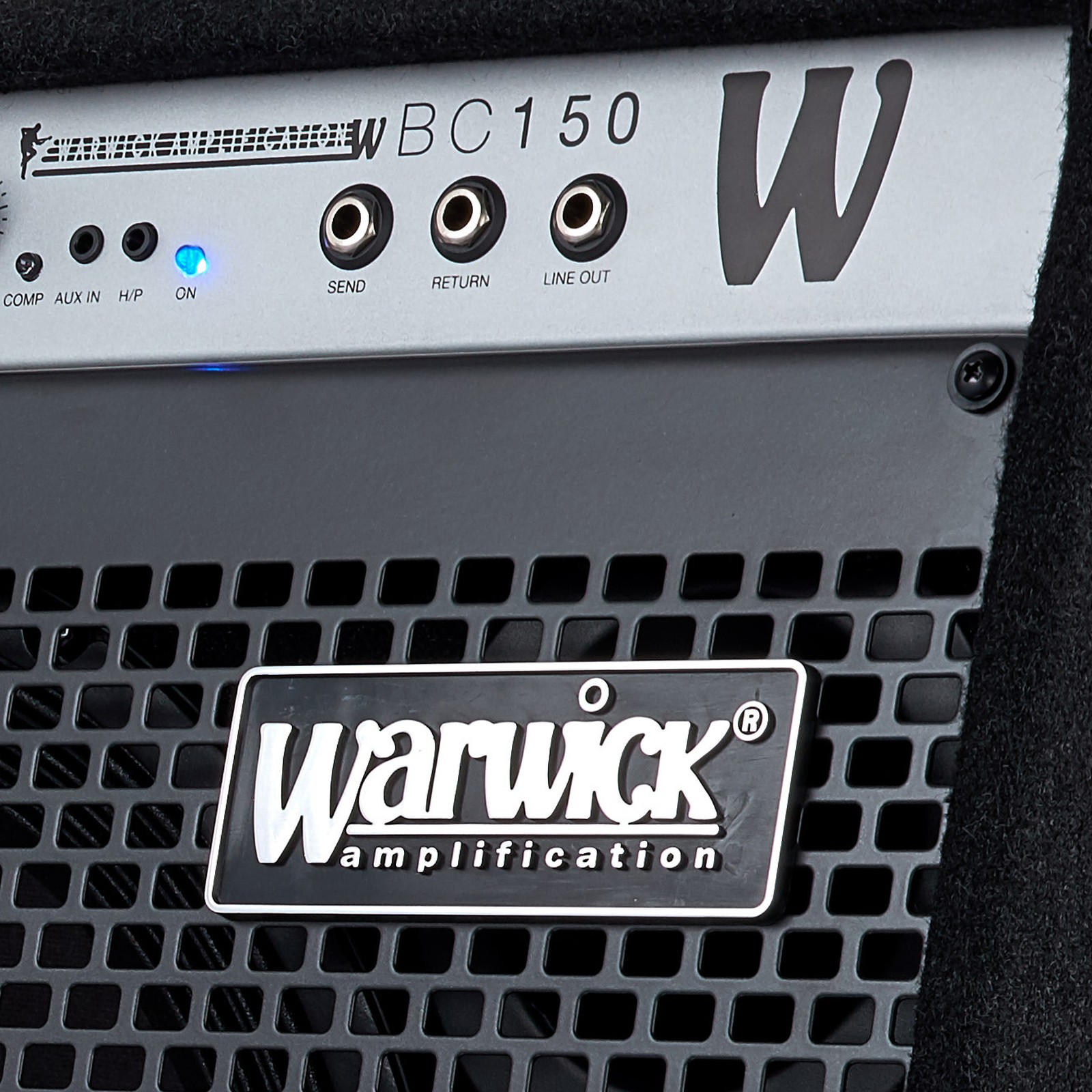 Herstellerlogo auf dem Frontgitter des Warwick BC 150 Basscombos
