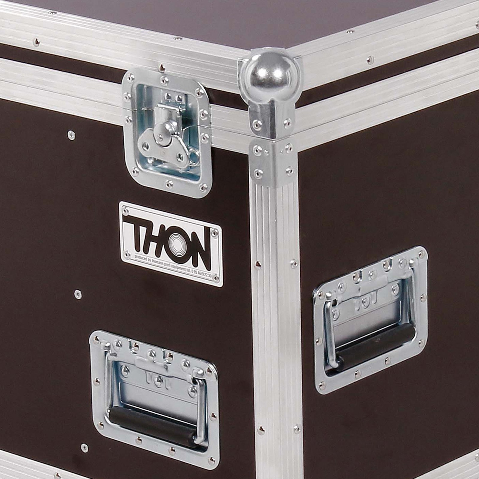 Kugelecken, Griffe und Butterfly-Verschlüsse am Thon Orchesterpult Deluxe Case 25