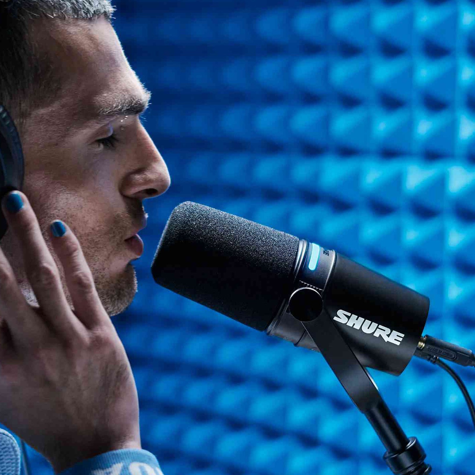 Man singing into the Shure MV7+ broadcast microphone