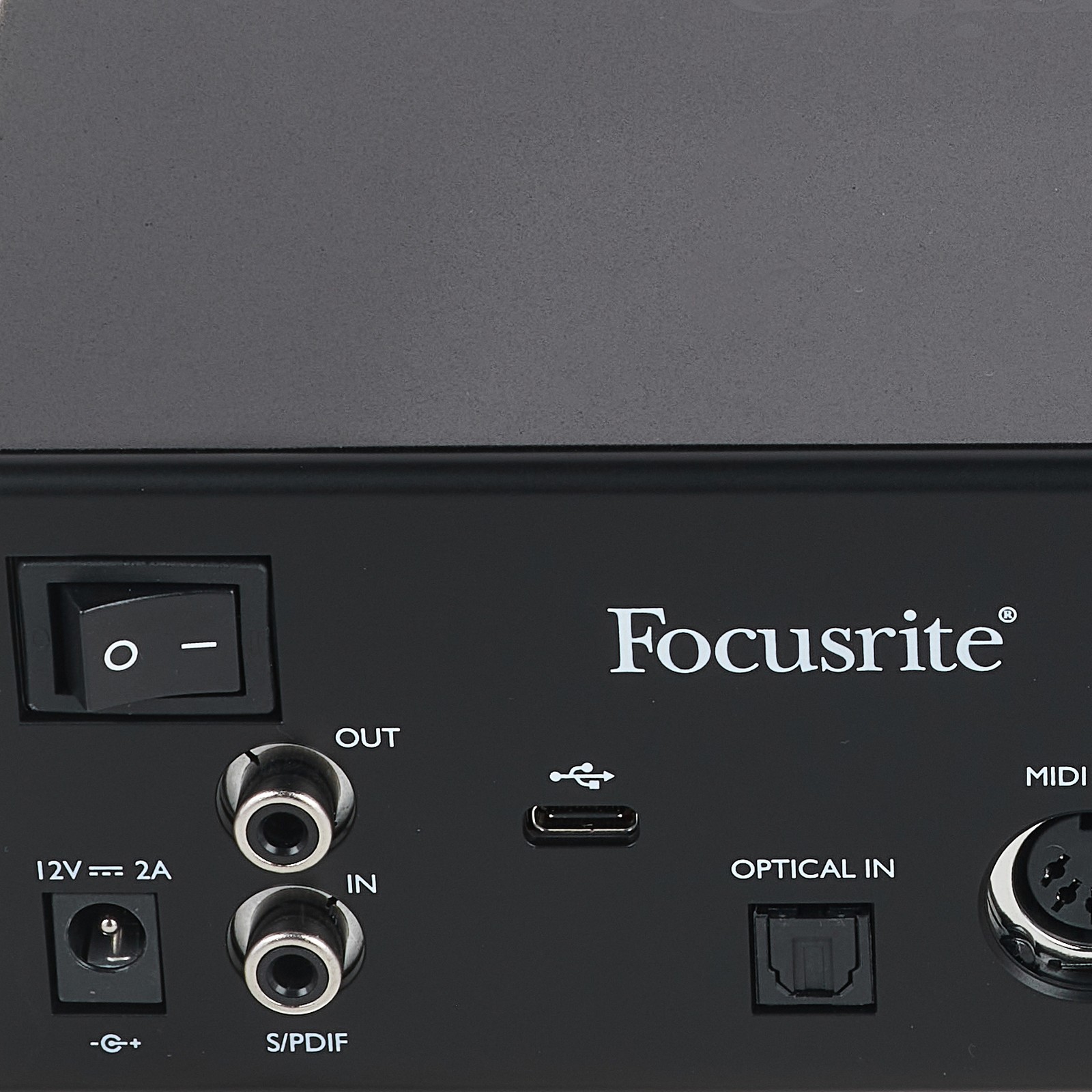 Focusrite Clarett+ 4Pre Rückseite mit Anschlüssen