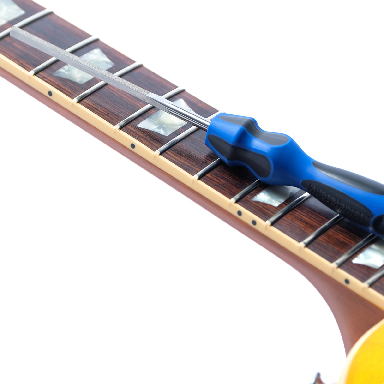 Fret End Dressing File de MusicNomad sur la touche d’une guitare