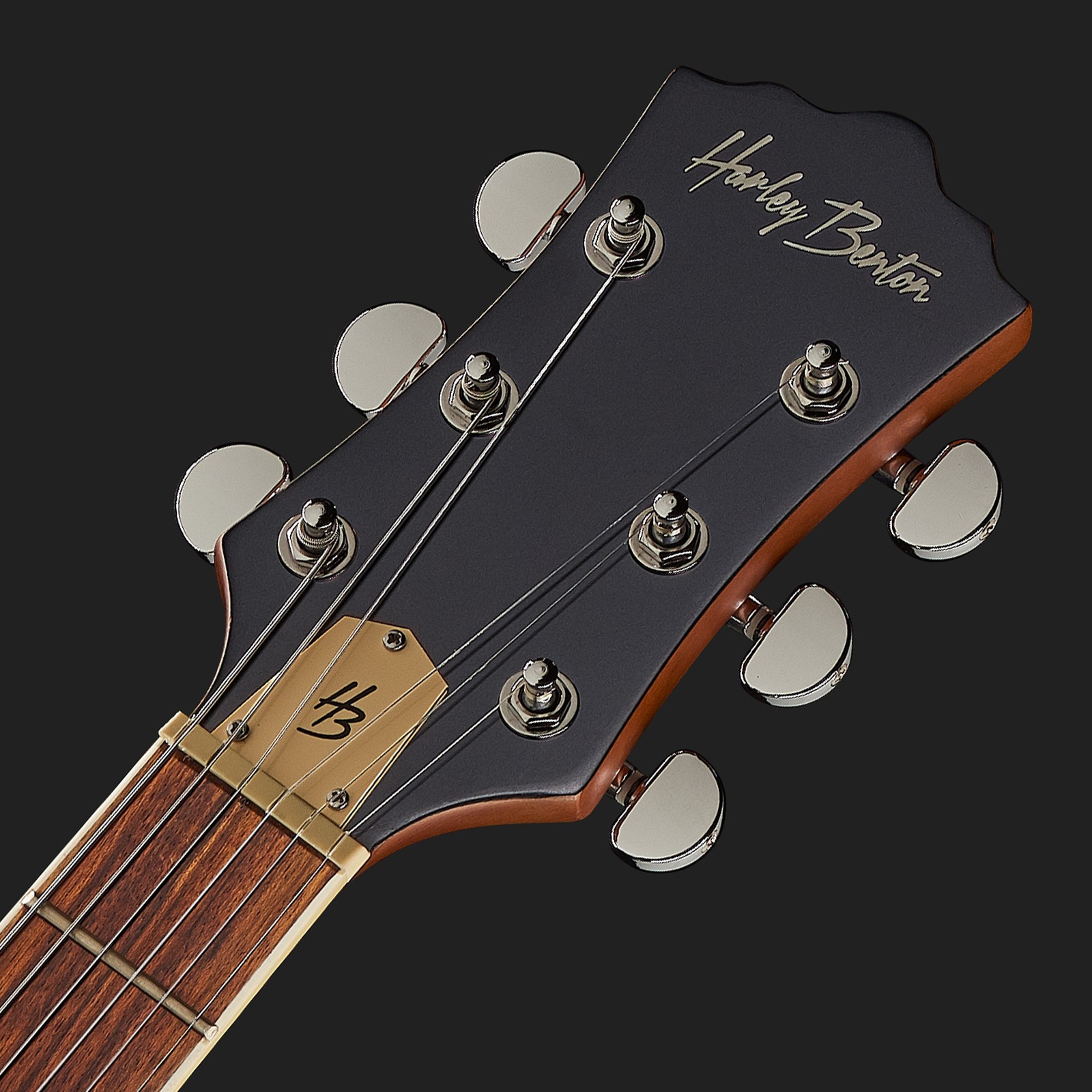 Kopfplatte der Harley Benton Custom Line Manhattan-Standard Westerngitarre mit Tonabnehmer