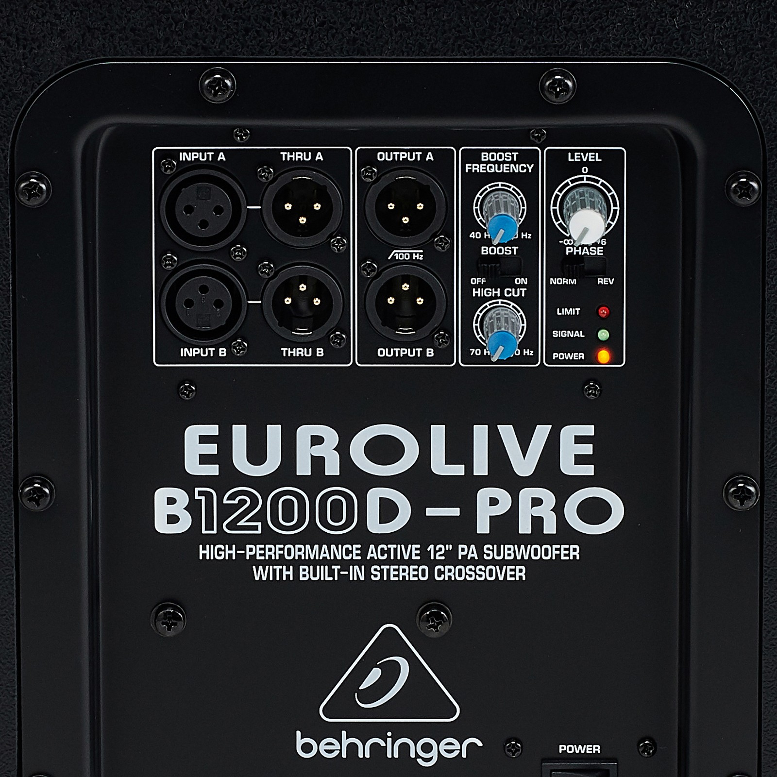 Rückseite des Behringer B1200D Pro Subwoofers mit Bedienelementen