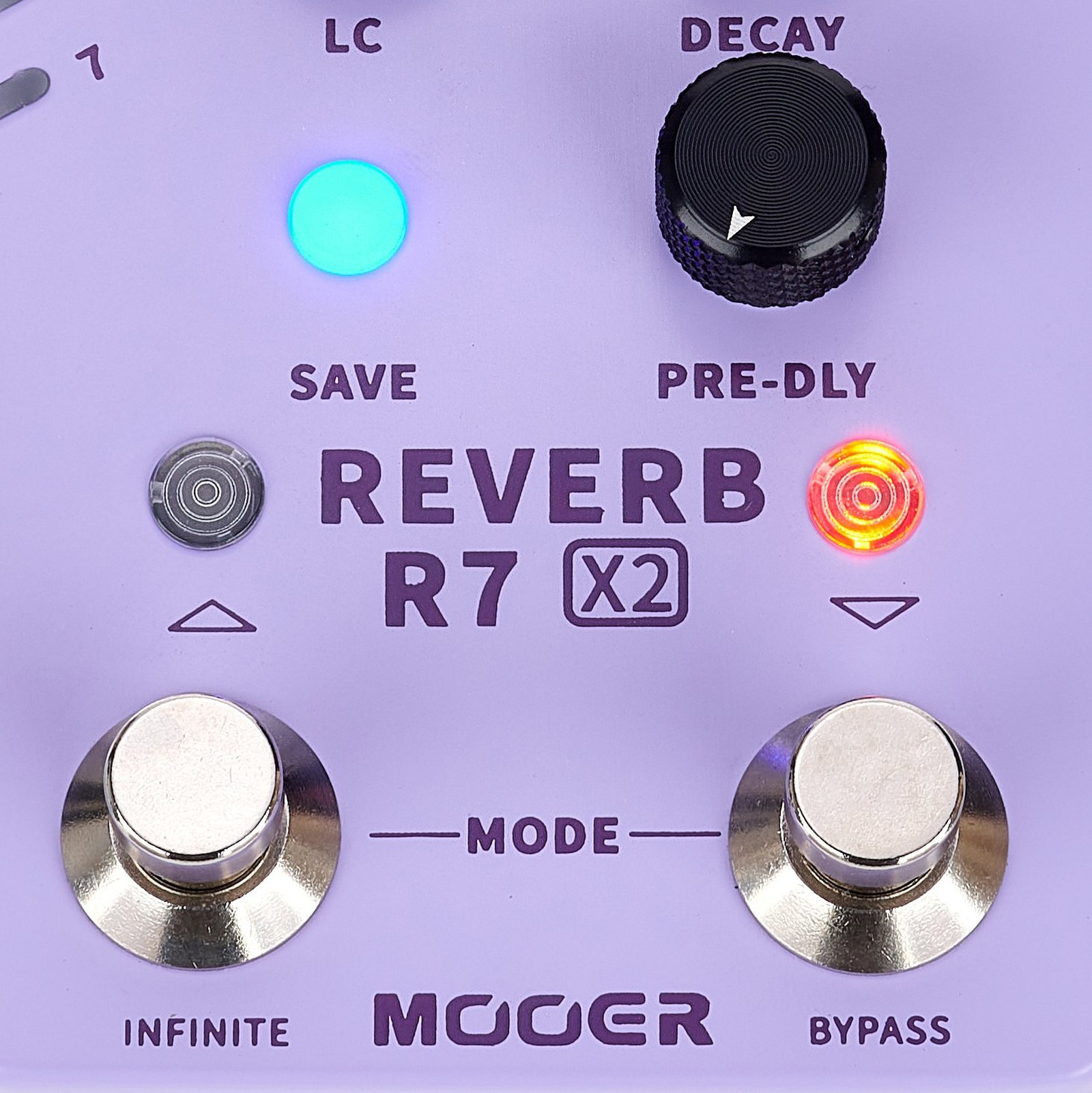 Footswitch on the Mooer R7 X2 Reverb