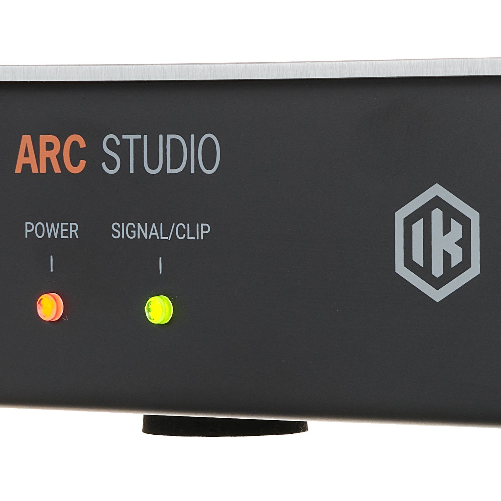 IK Multimedia ARC Studio detalle del logotipo