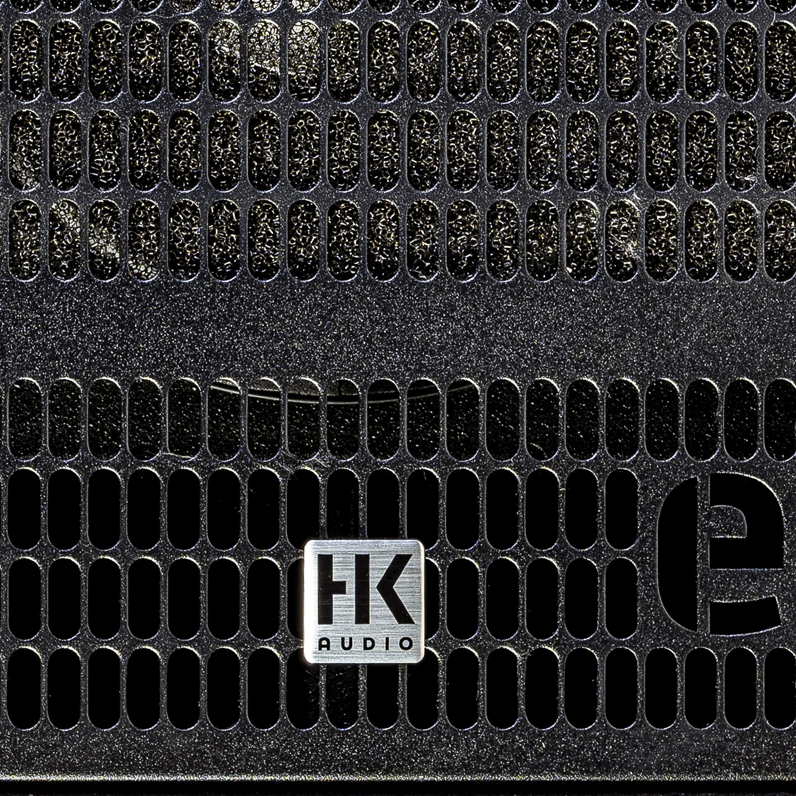 Frontgitter des HK Audio Elements MK2 110 Sub A mit Herstellerlogo