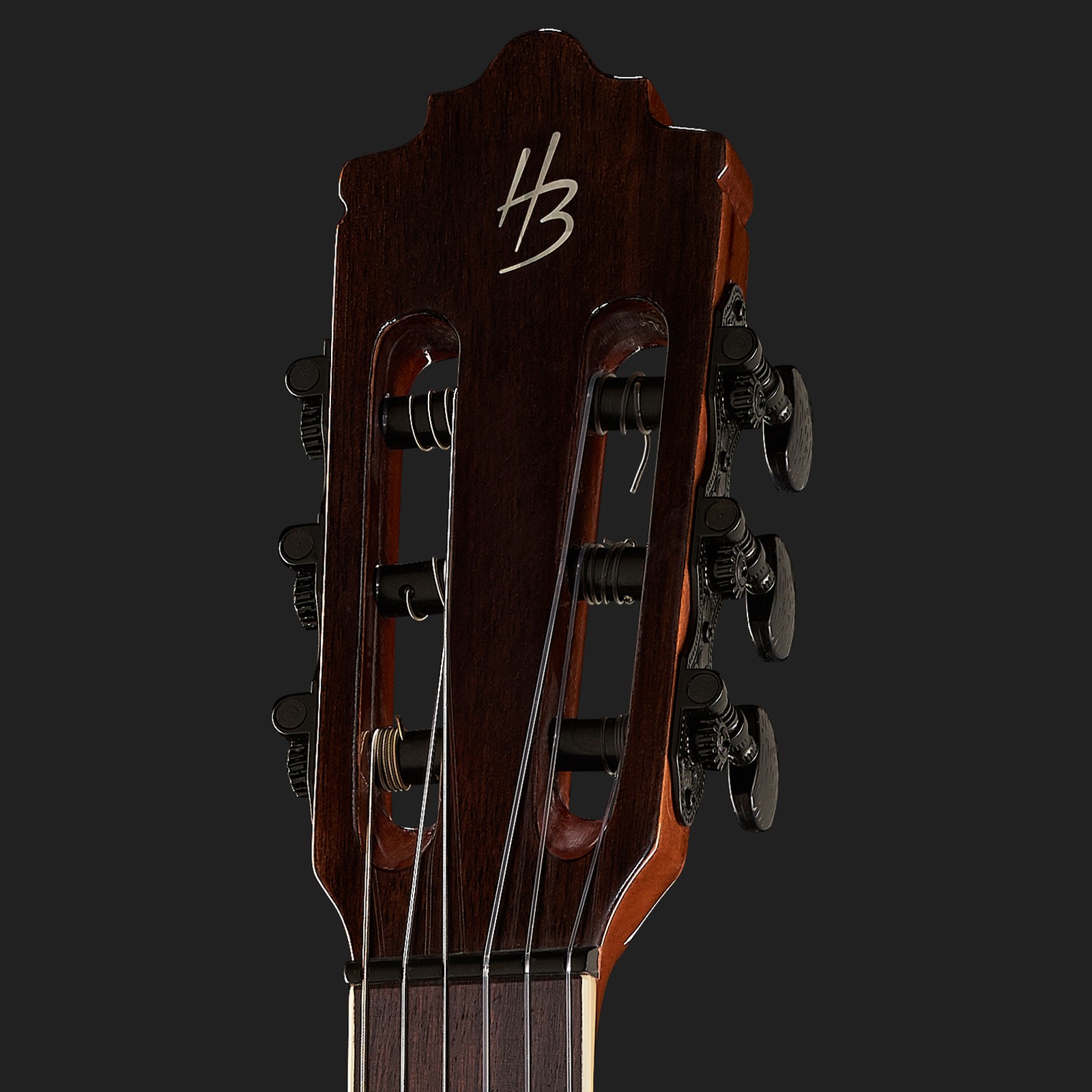 Kopfplatte der Harley Benton Santos Series C-40SCE NT Konzertgitarre mit Tonabenhmer