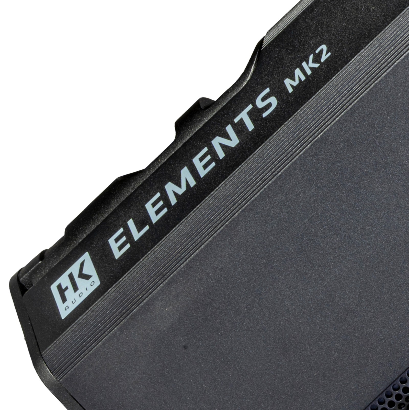 Herstellerlogo auf dem HK Audio Elements MK2 635 Breitband-Zeilenlautsprecher