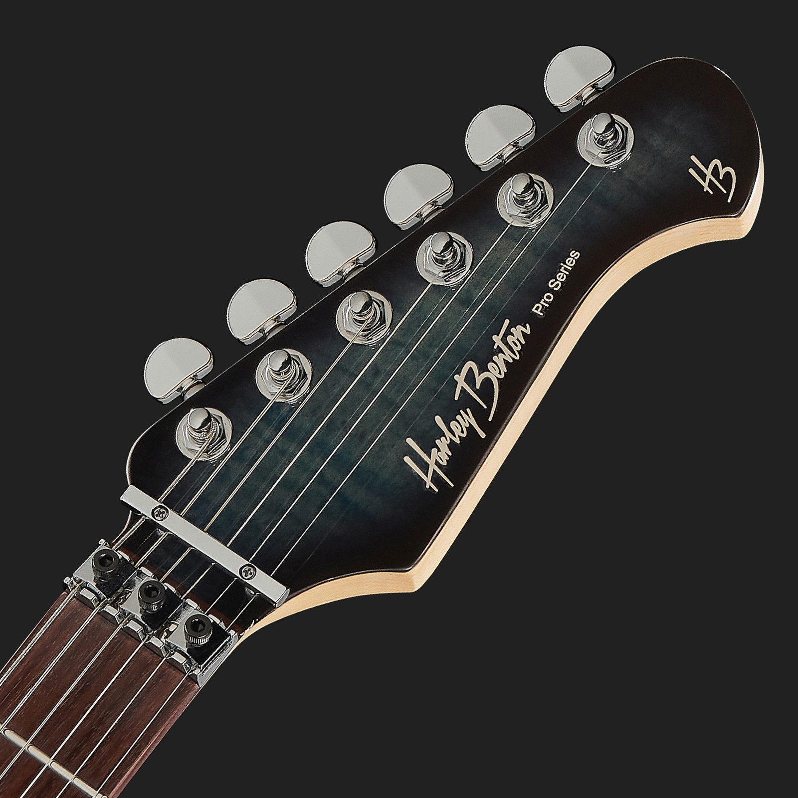 Kopfplatte der Harley Benton Fusion-III HH FR EB FBLB E-Gitarre