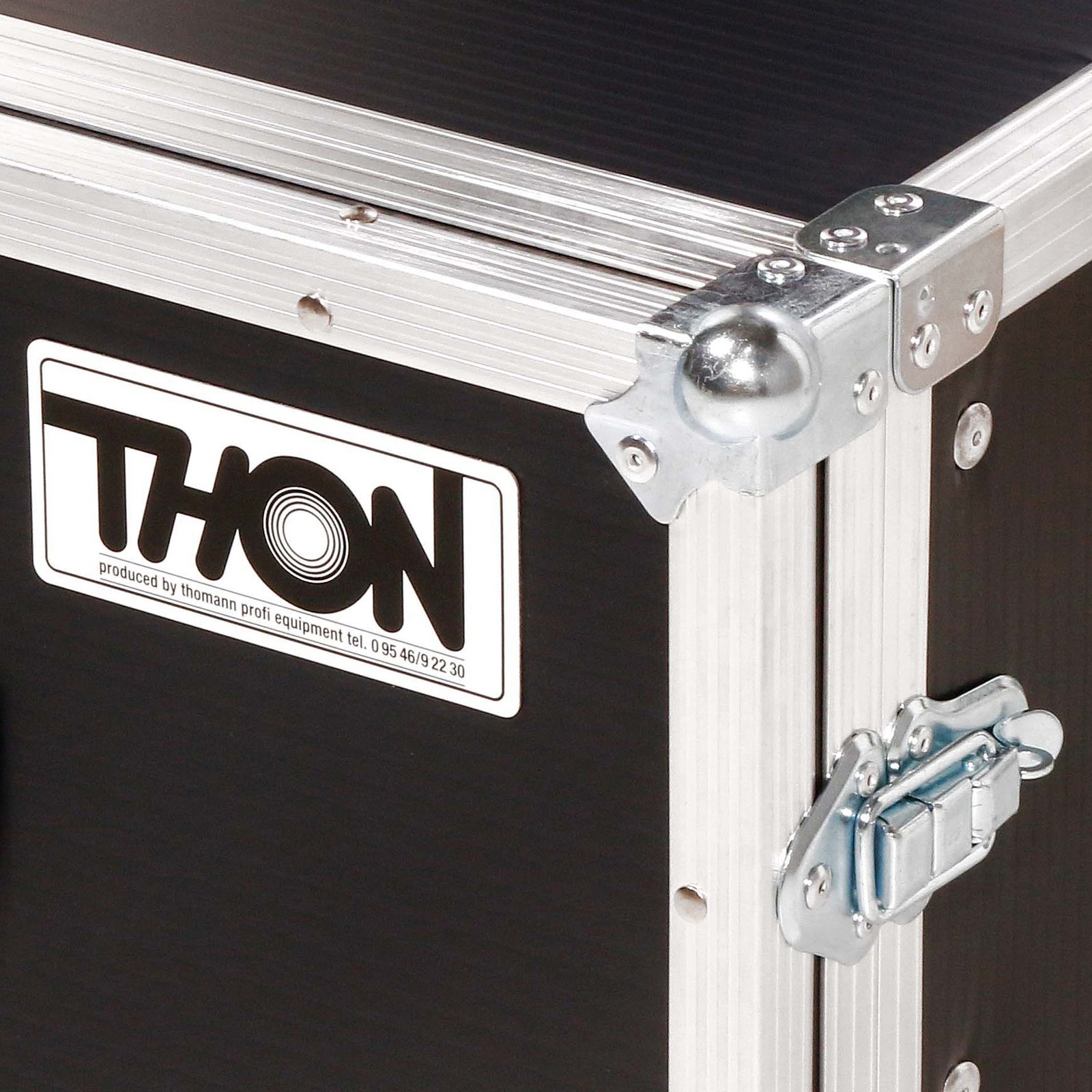Thon Logo am Rack 5HE Eco II Compact