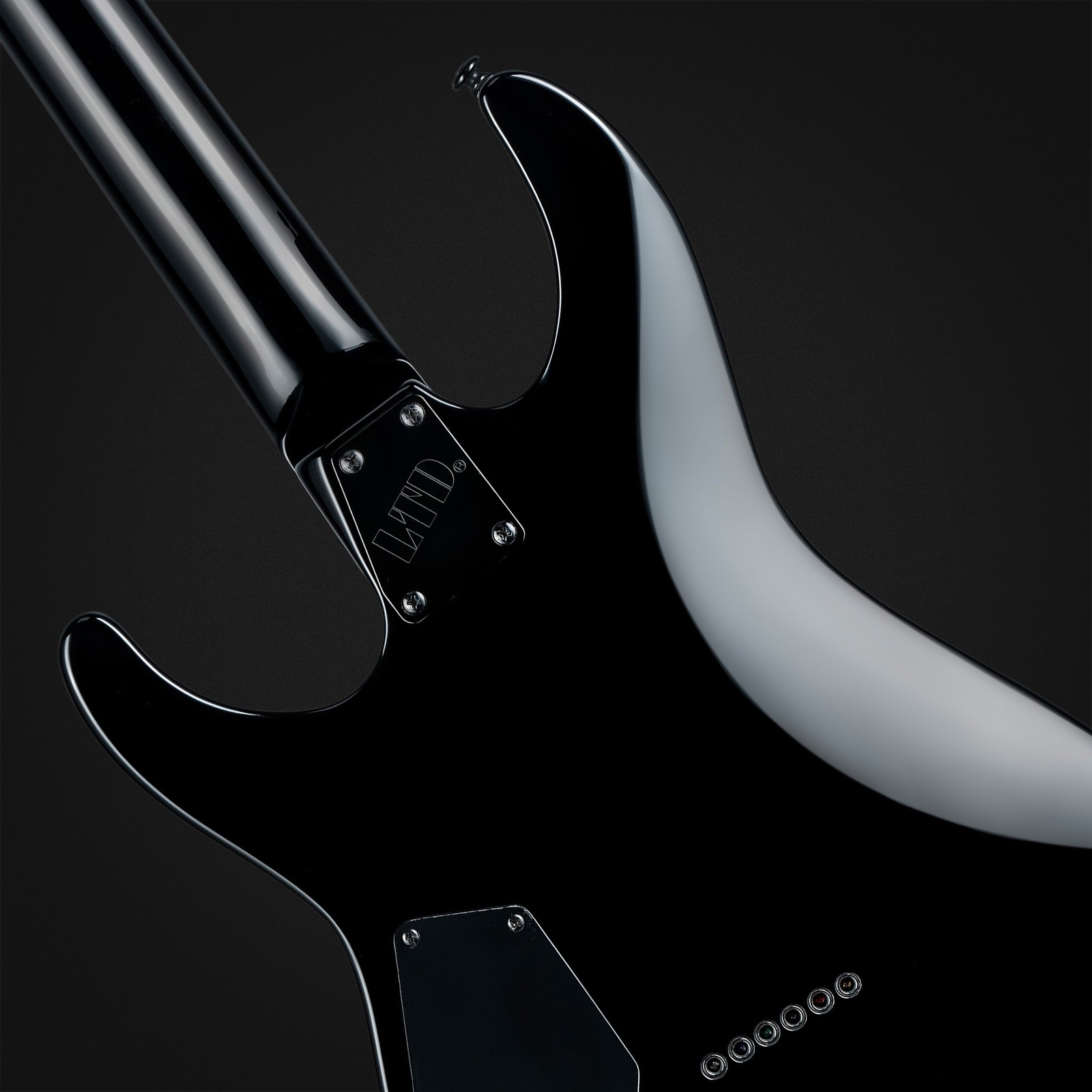 Rückseite der ESP LTD M-201 Baritone HT BK E-Gitarre