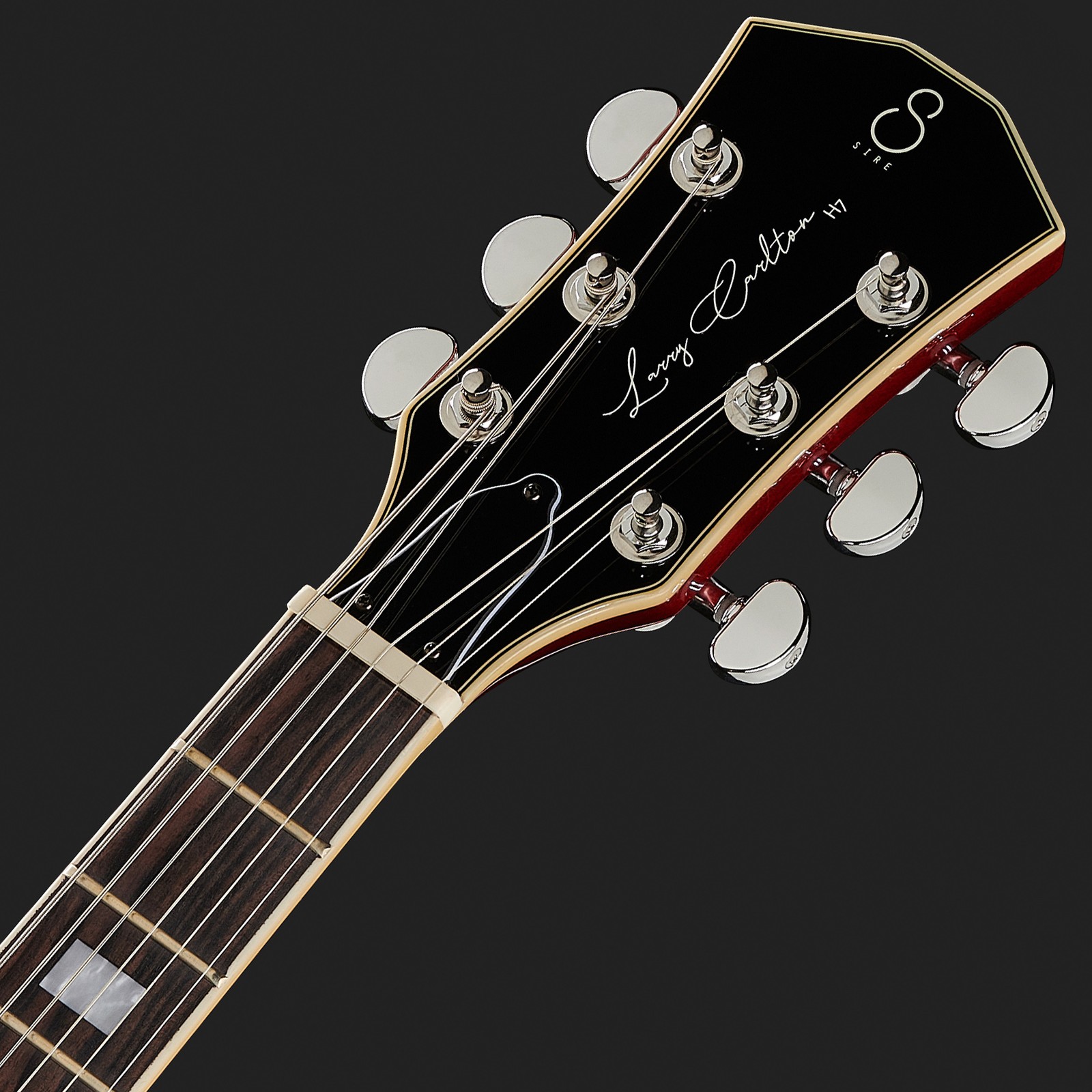 Kopfplatte der Larry Carlton H7 STR Semi-Hollow E-Gitarre in See Through Red