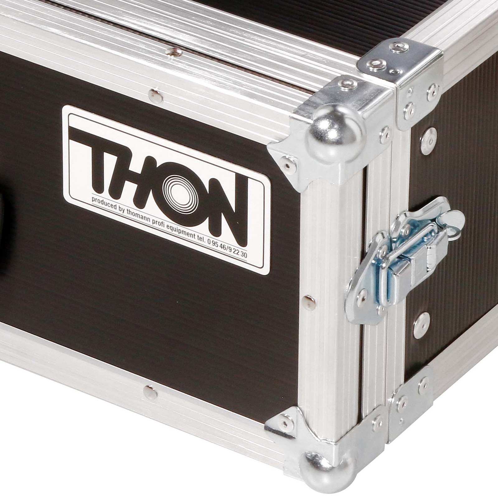 Ecke und Verschluss des Thon Rack 4HE Eco II Compact 23 Flightcase