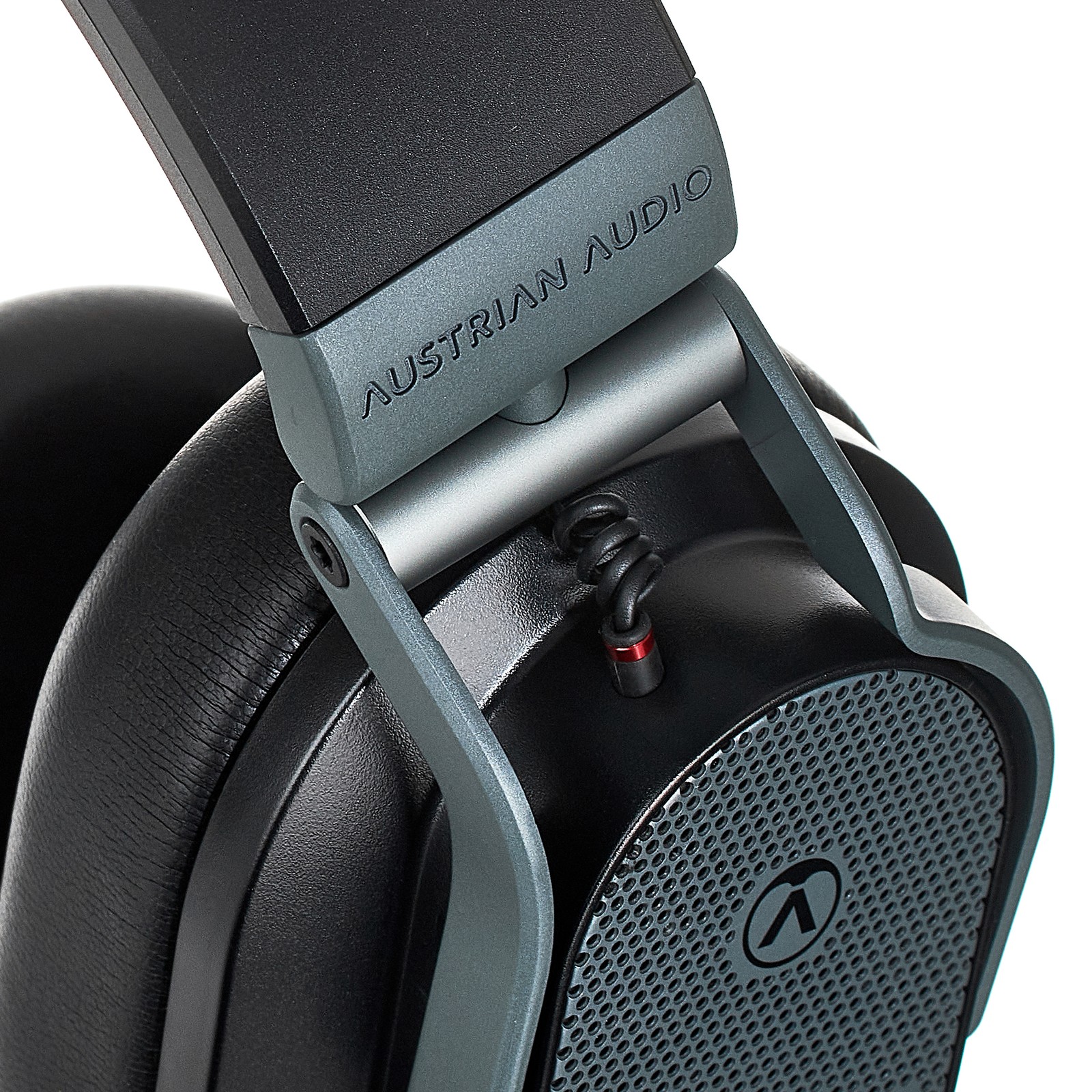 Austrian Audio Hi-X65, logo