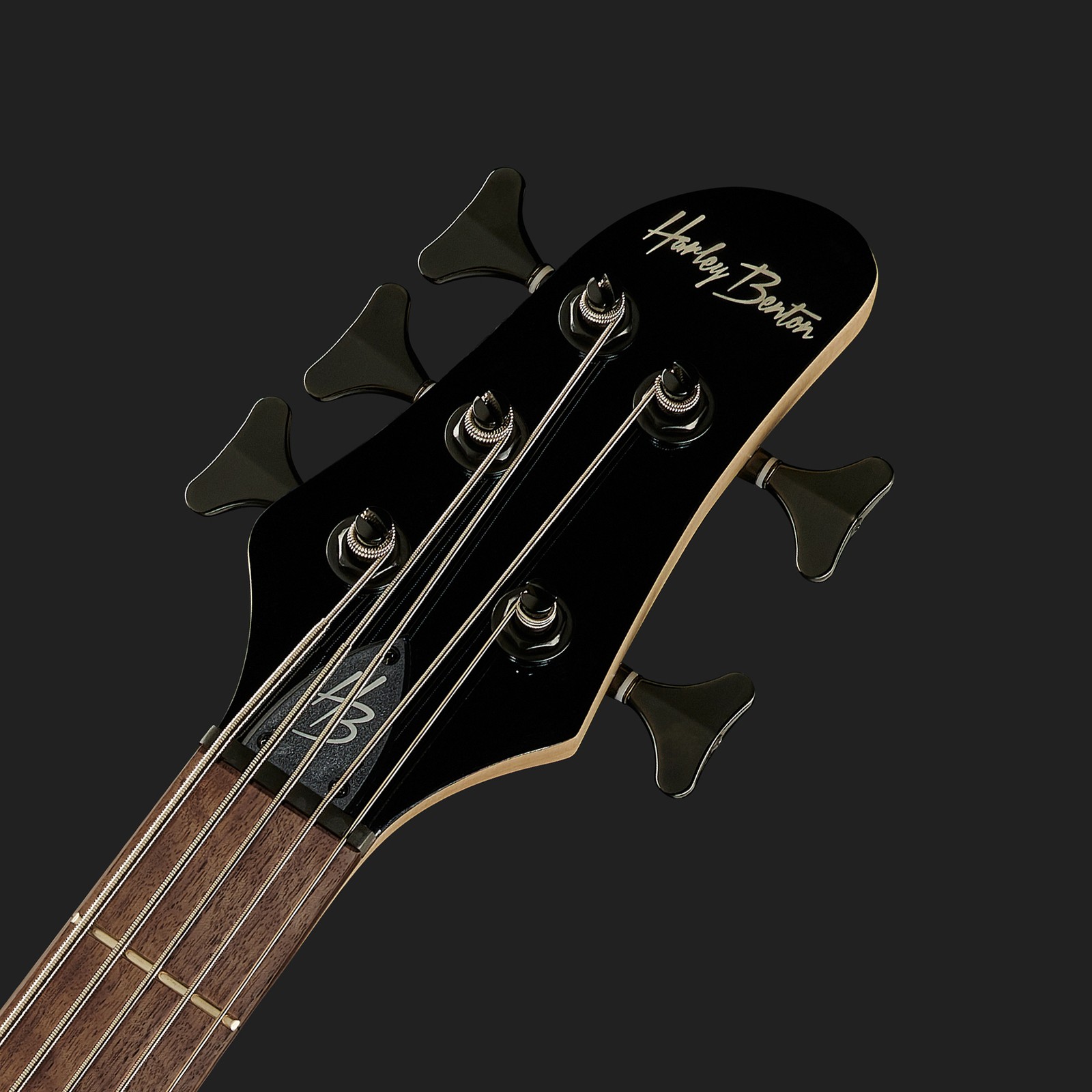 Kopfplatte des Harley Benton B-550 White Progressive Series 5-Saiter E-Bass