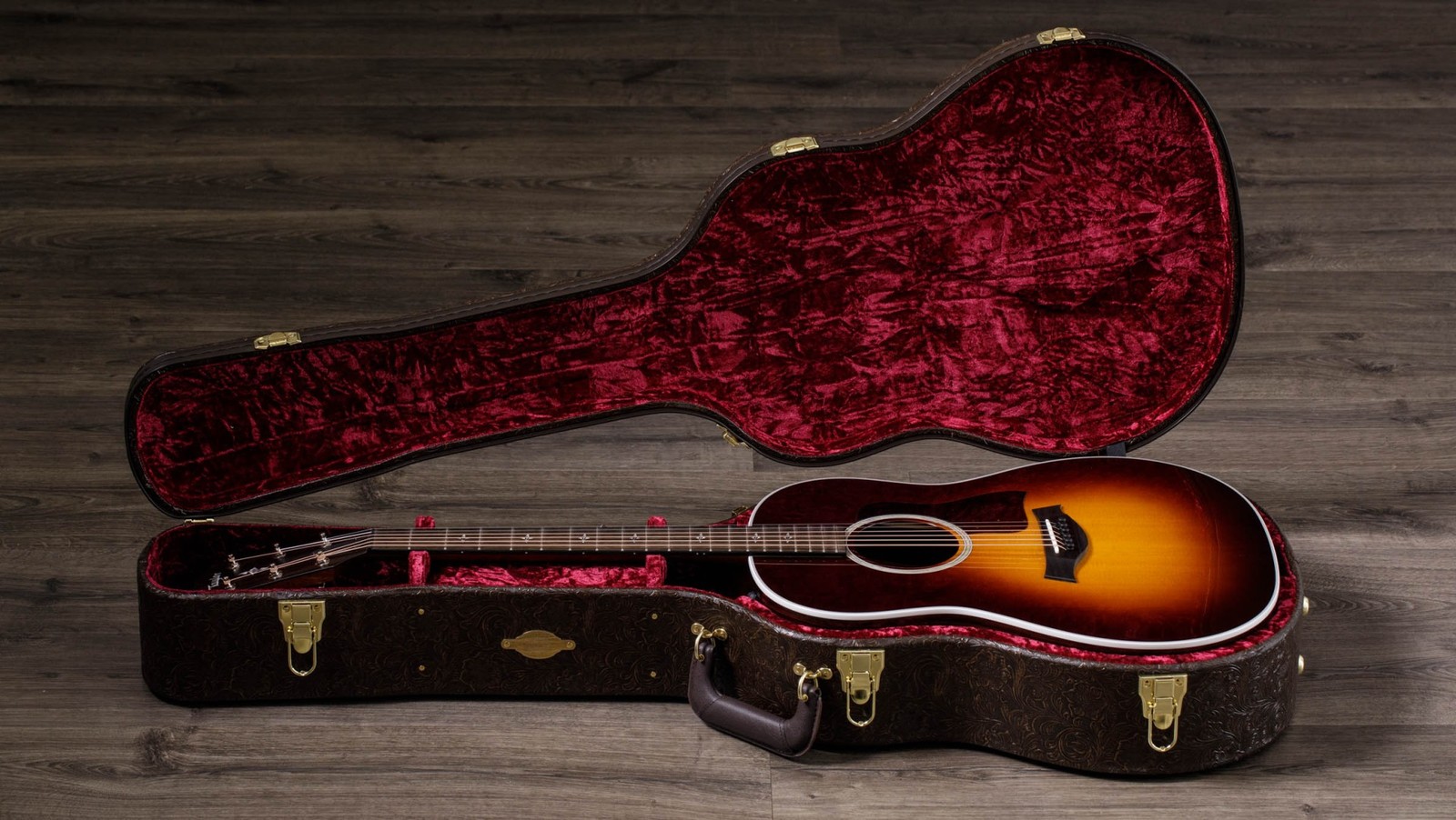 Taylor 417e-R in its hardshell case