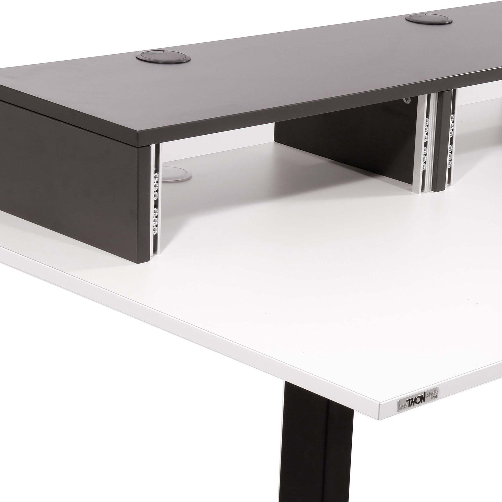 Thon Studio Extension Desk 3U BK, Beispiel