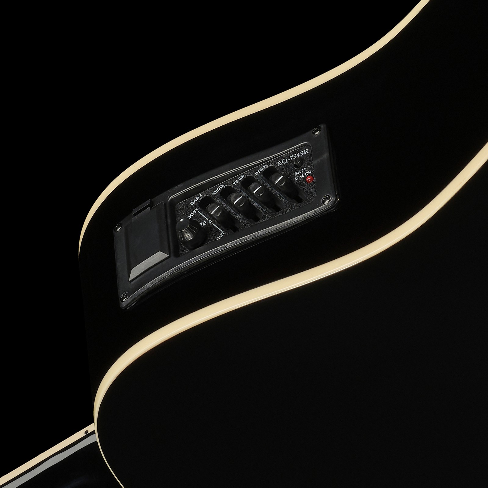 Preamp der Harley Benton D-120CE BK Westerngitarre