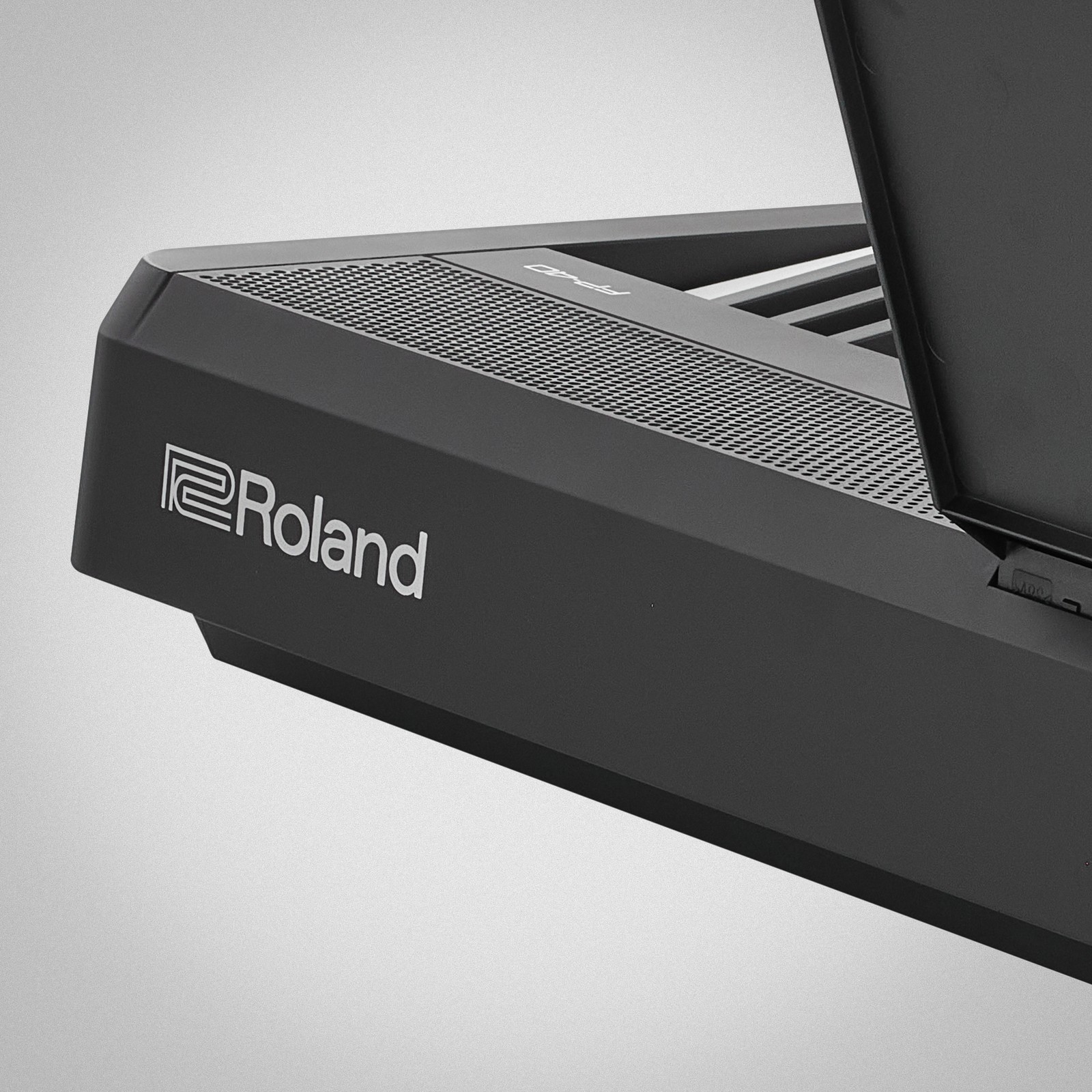 Logo auf der Rückseite, Roland FP-40 BK