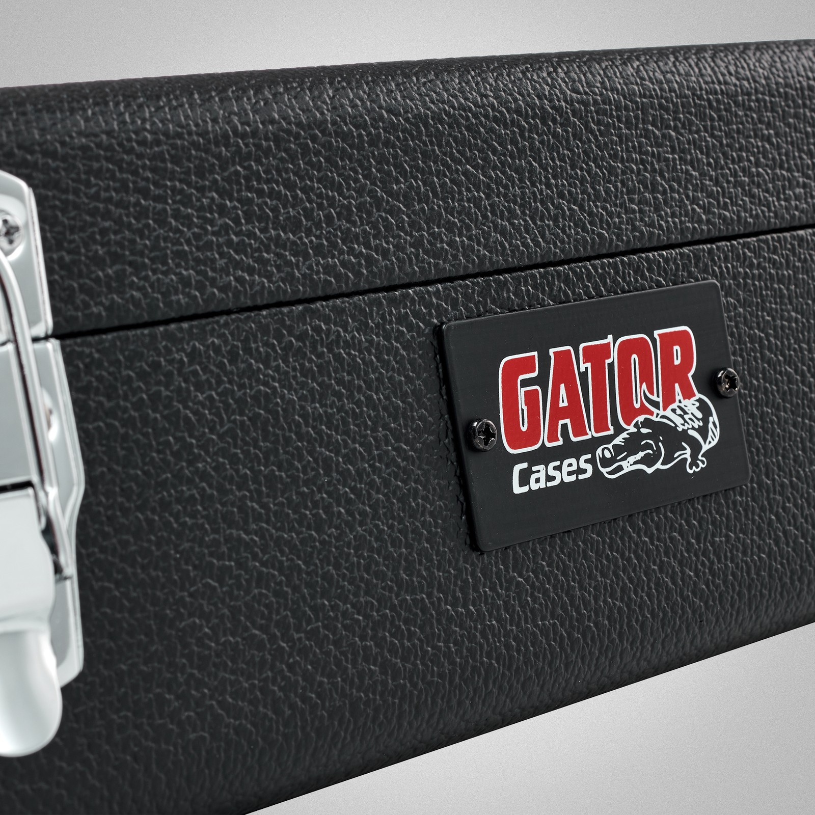 Logo auf dem Gator Koffer für E-Gitarre