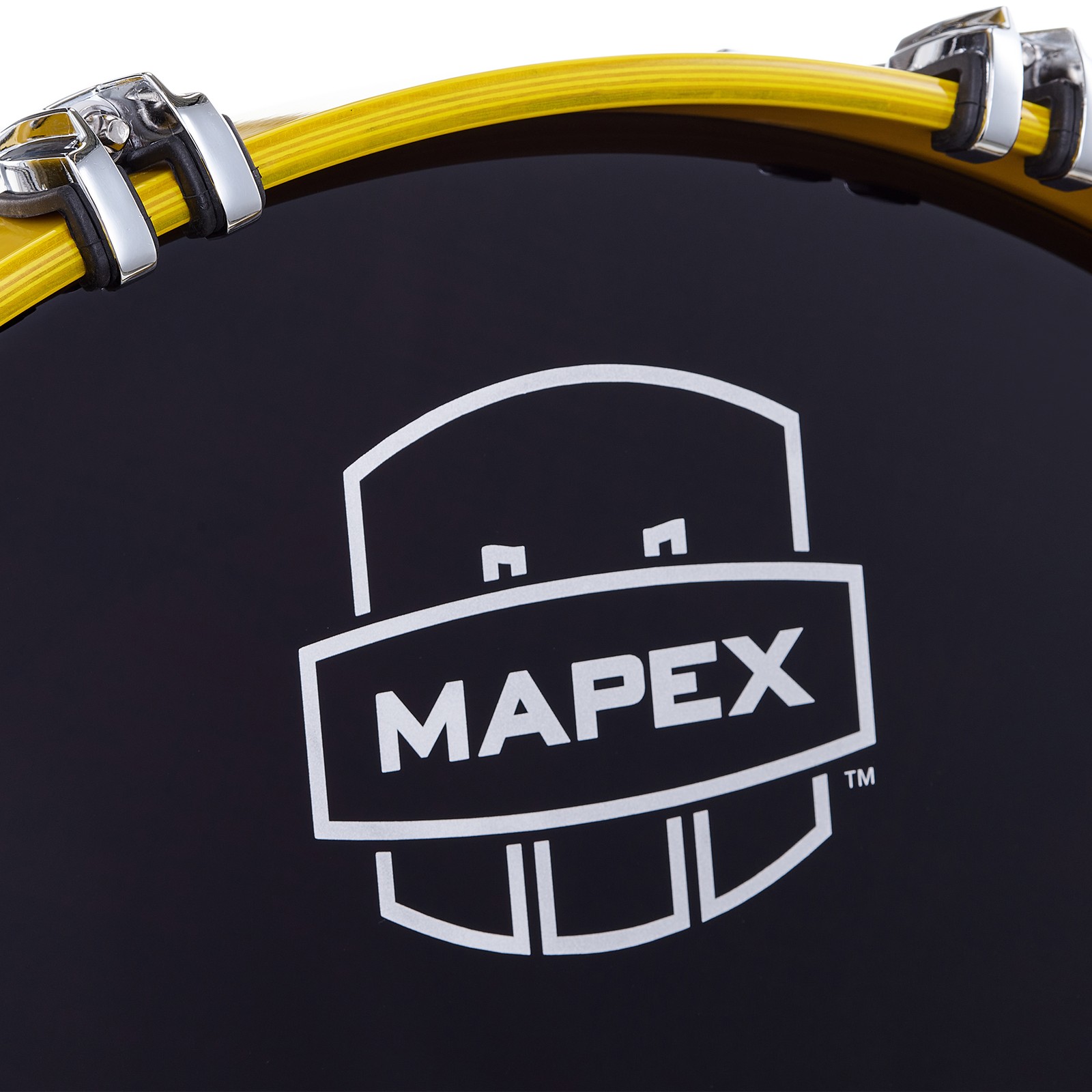 Mapex Logo an der Bass Drum des Saturn Studioease II UJ Kesselsatzes