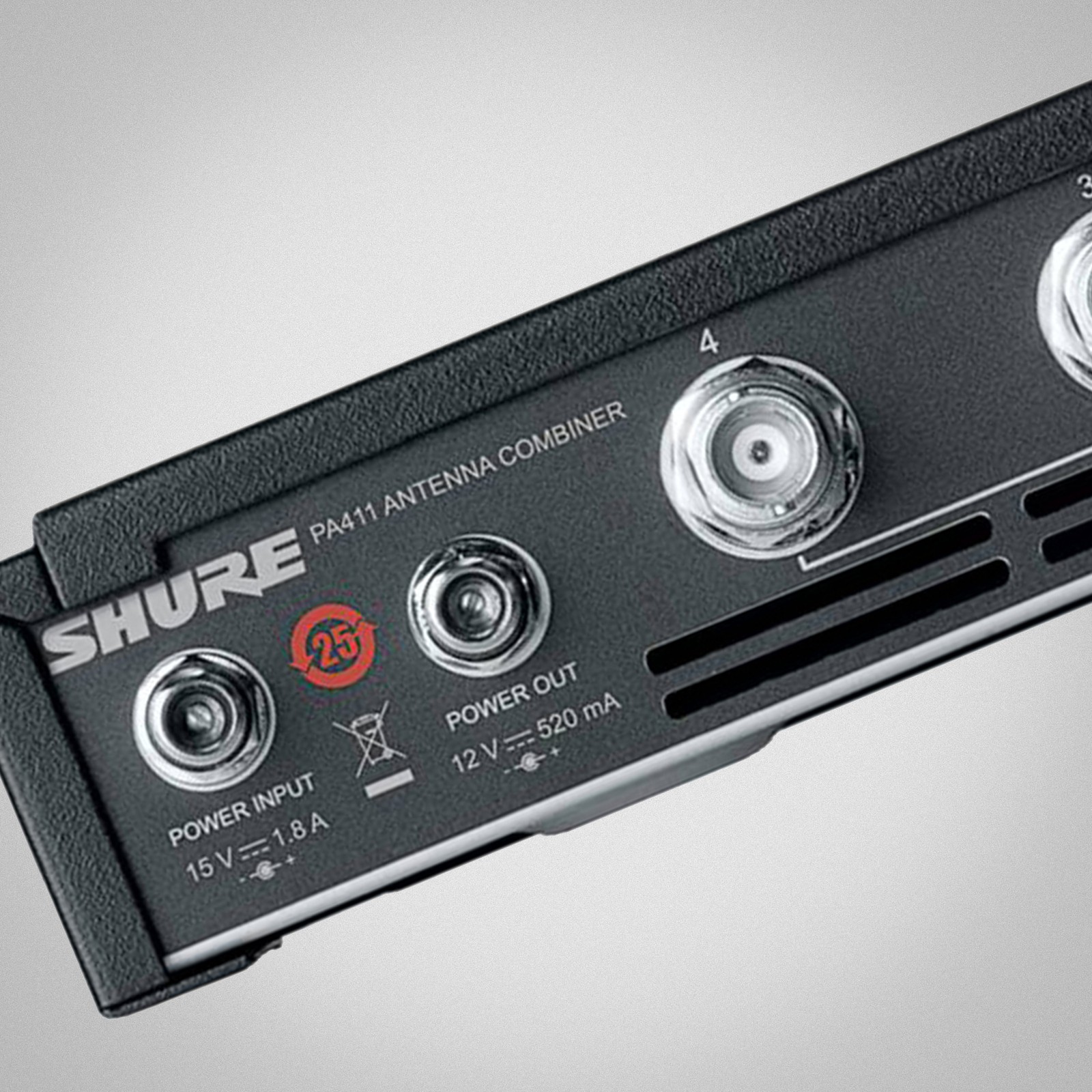 Shure PA411 Antenna Combiner, Rückseite