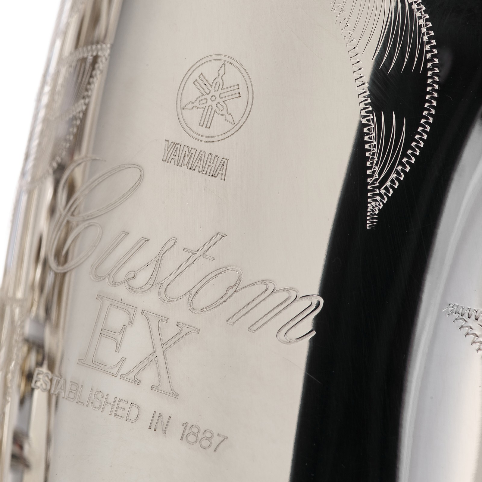 Yamaha YAS-875 EX S, detail with engraved logo