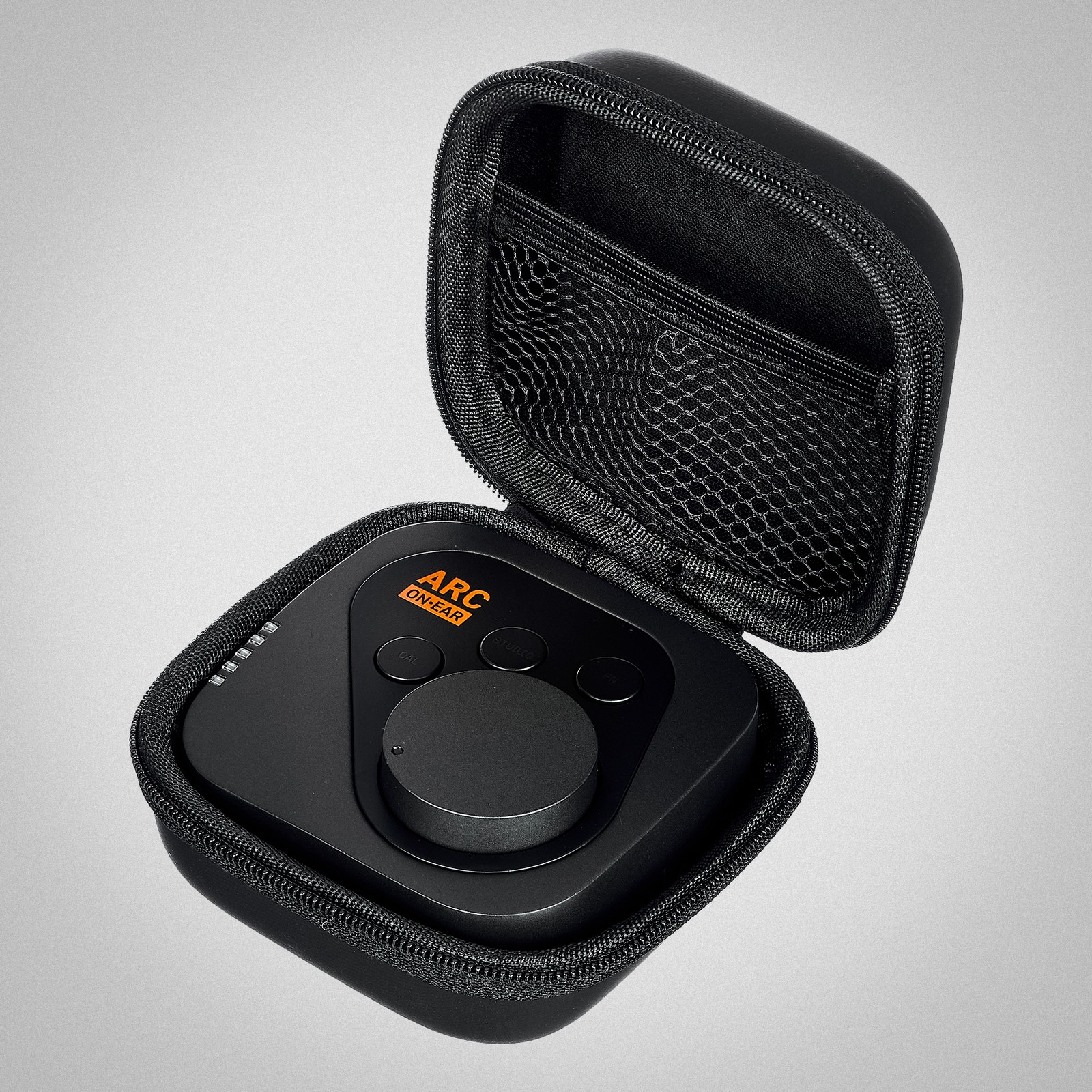 IK Multimedia ARC ON·EAR inkl. Travel Case