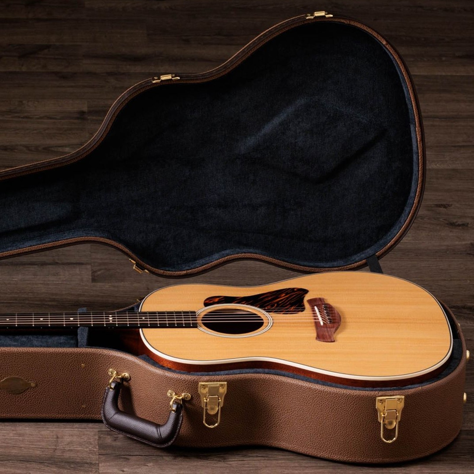 Taylor Gold Label 517e mit Koffer