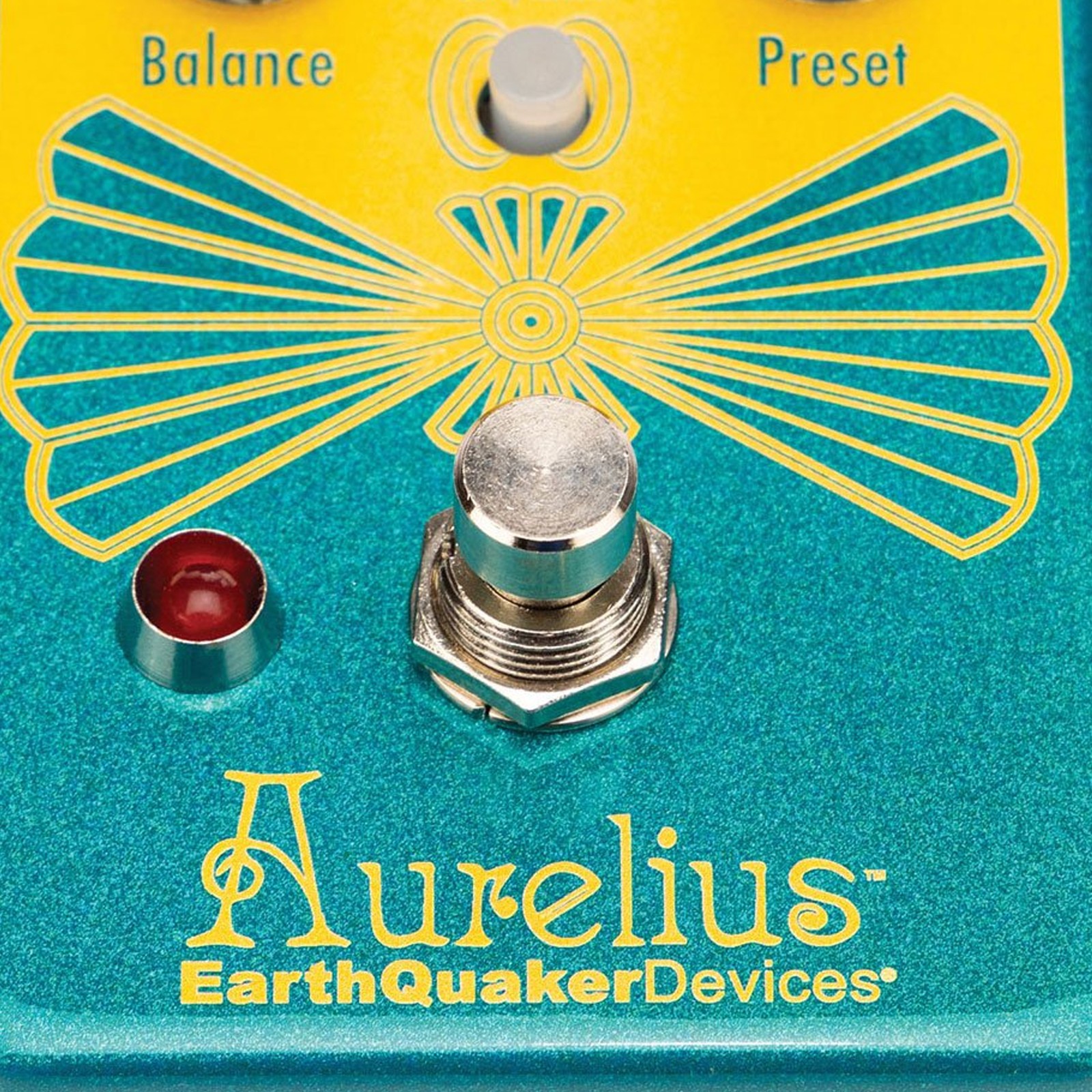 EarthQuaker Devices Logo auf dem Aurelius Tri-Voice Chorus