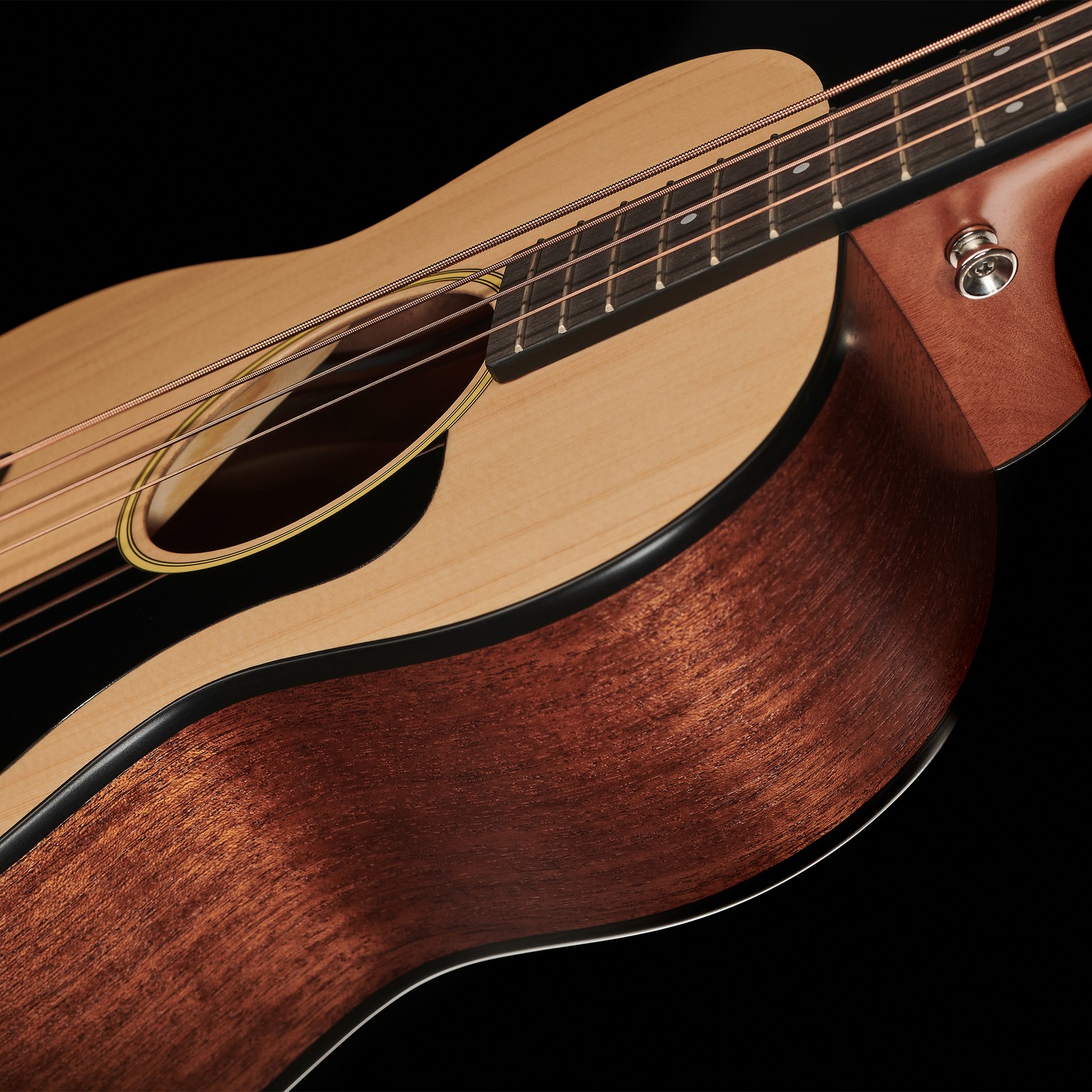 Decke der Harley Benton GS-Travel-E Bass Spruce