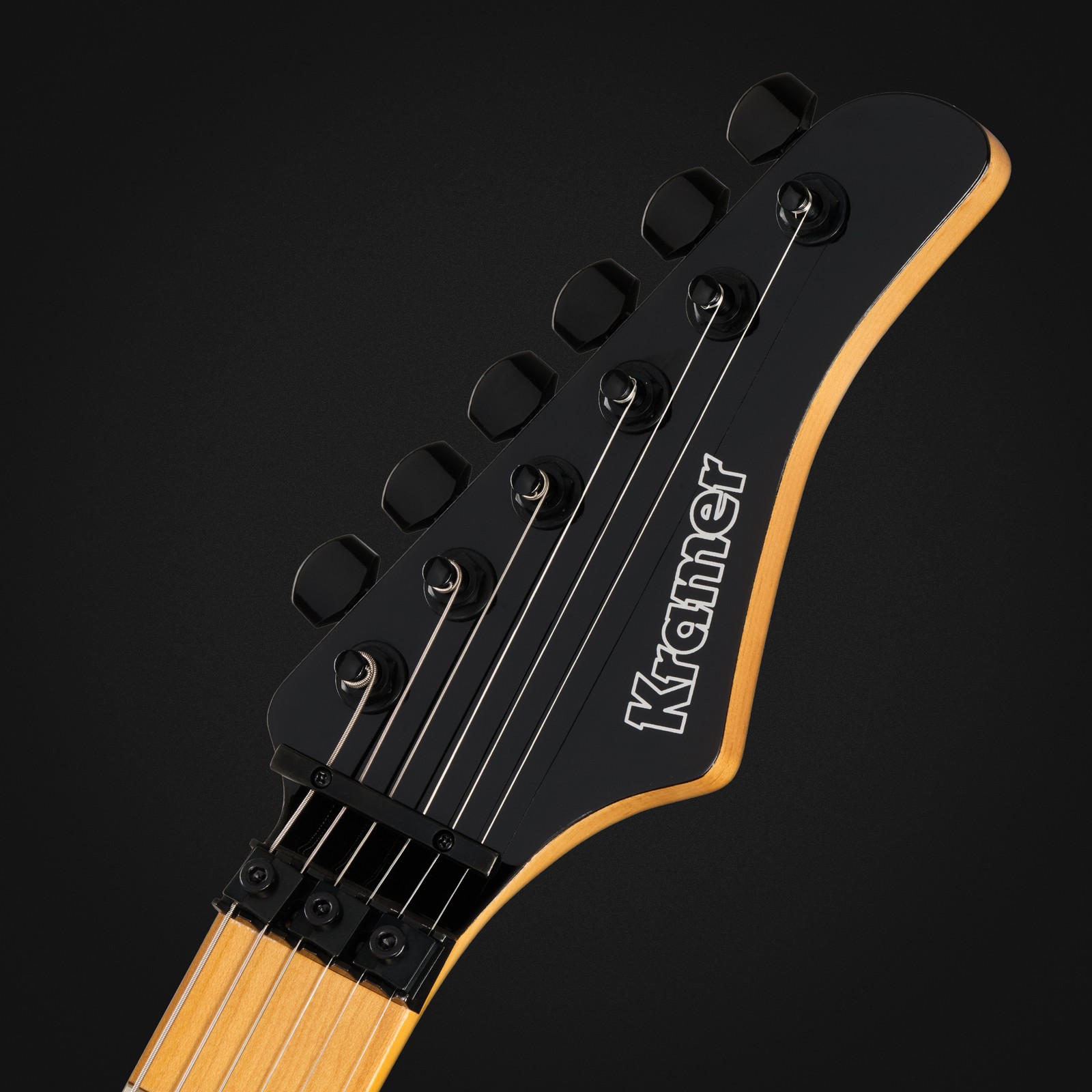 Kopfplatte der Kramer Guitars Volante HHFR Intruder Black